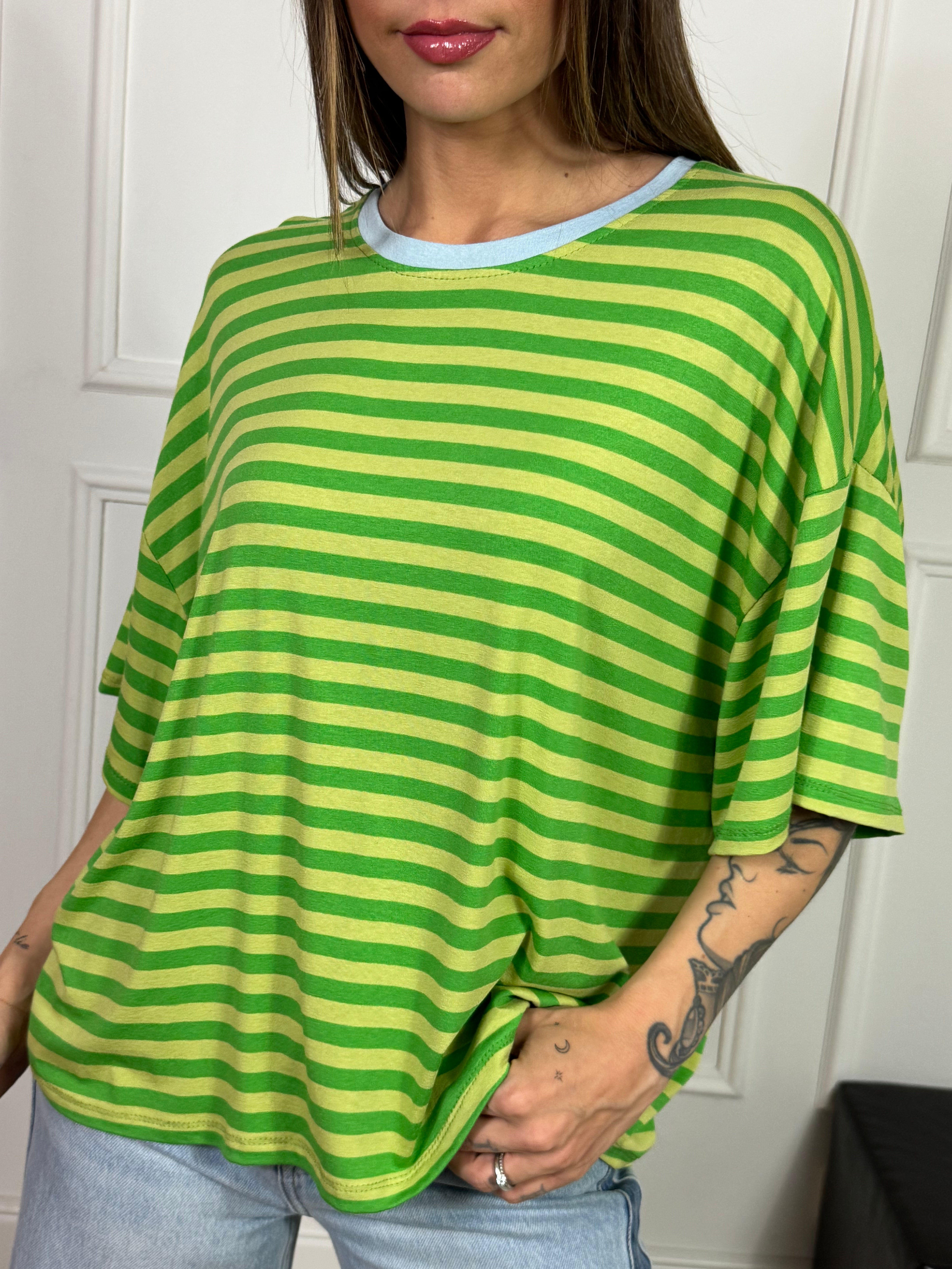 Maglia t-shirt oversize Victoria ILMH RIGHE SOTTILI, SCOLLO A CONTRASTO