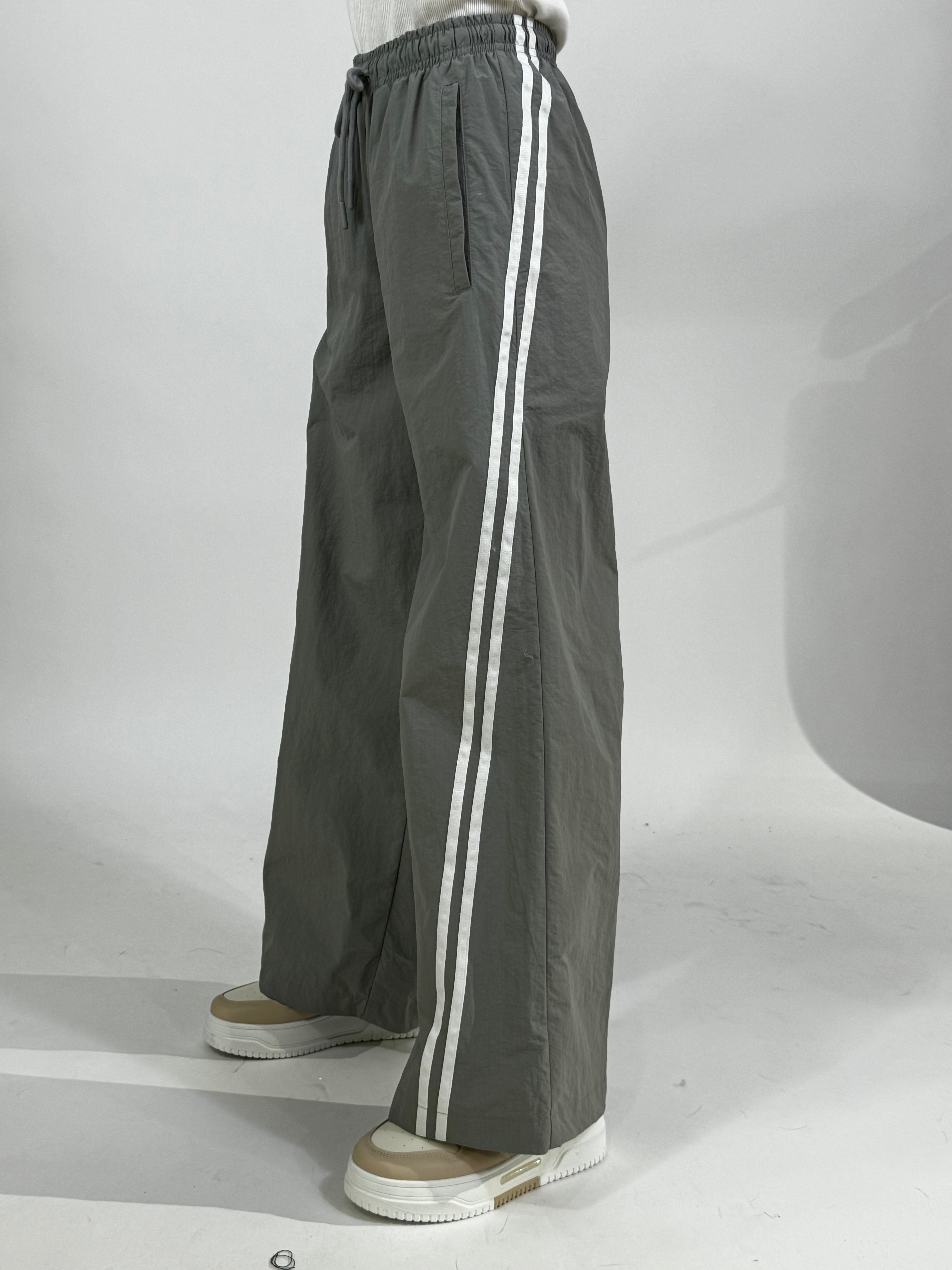 Pantalone in nylon leggero Victoria ILMH con bande laterali e coulisse