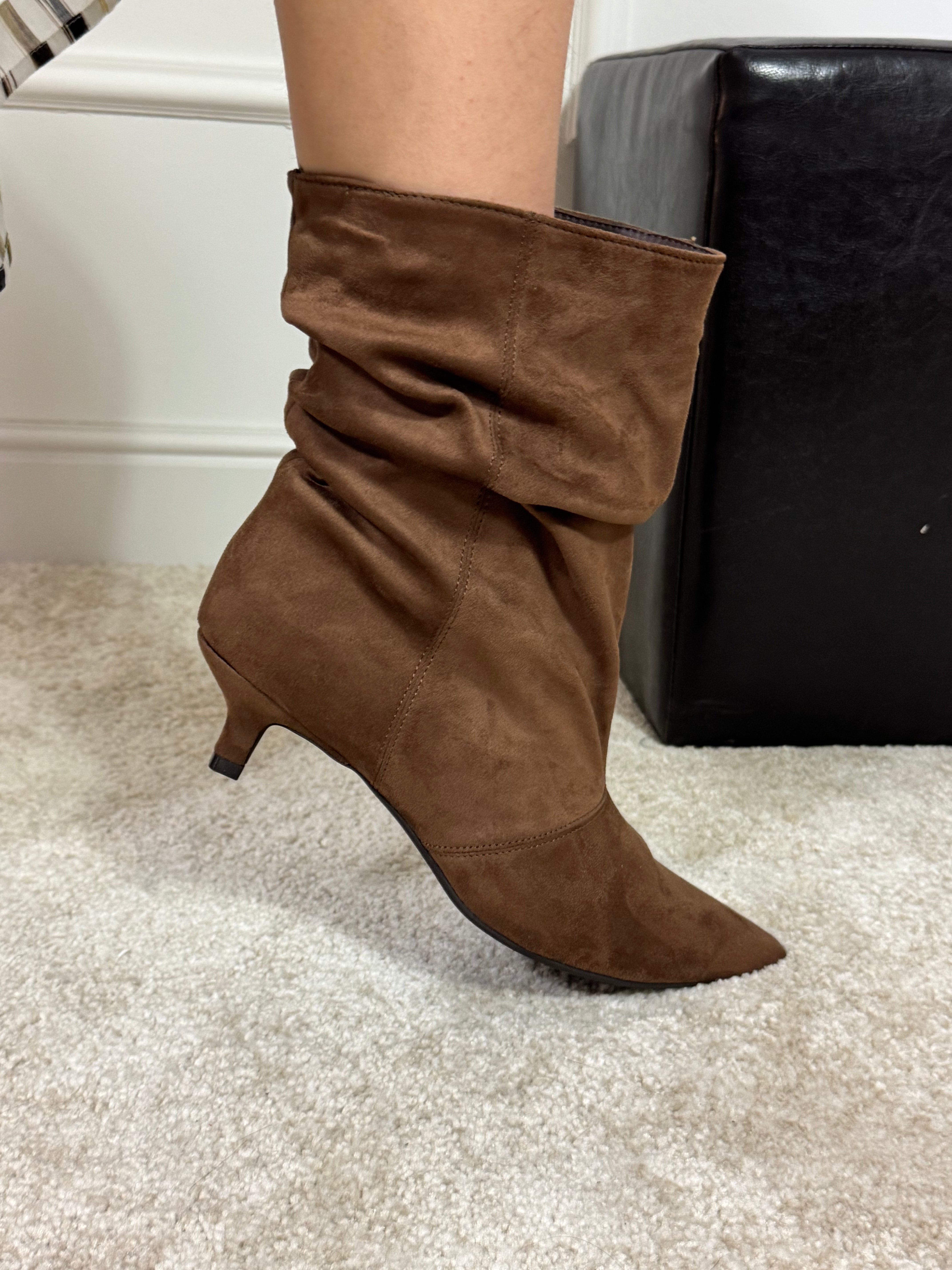 Stivaletto BASSO scamosciato pointy-toe gambale morbido