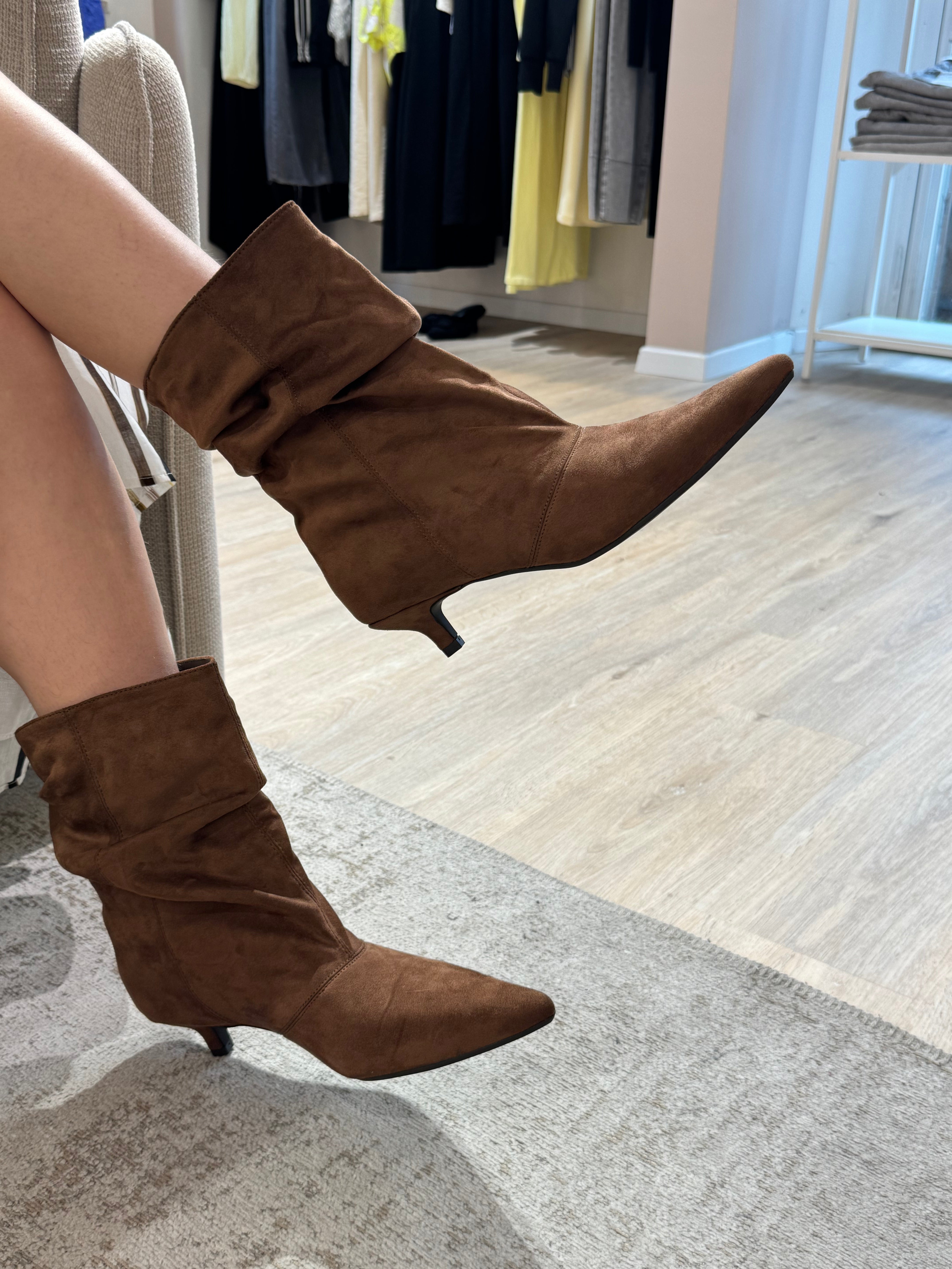 Stivaletto BASSO scamosciato pointy-toe gambale morbido