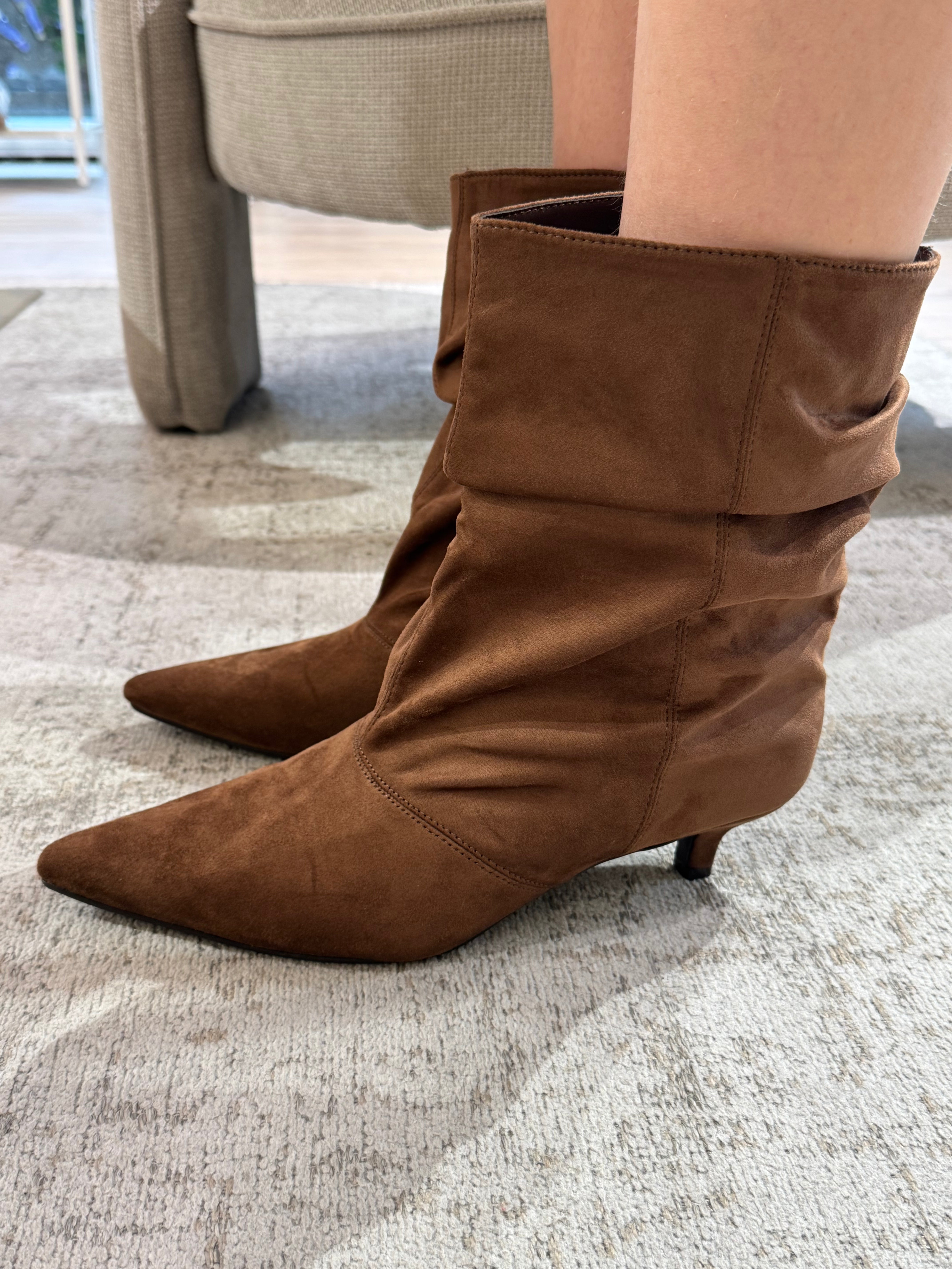 Stivaletto BASSO scamosciato pointy-toe gambale morbido