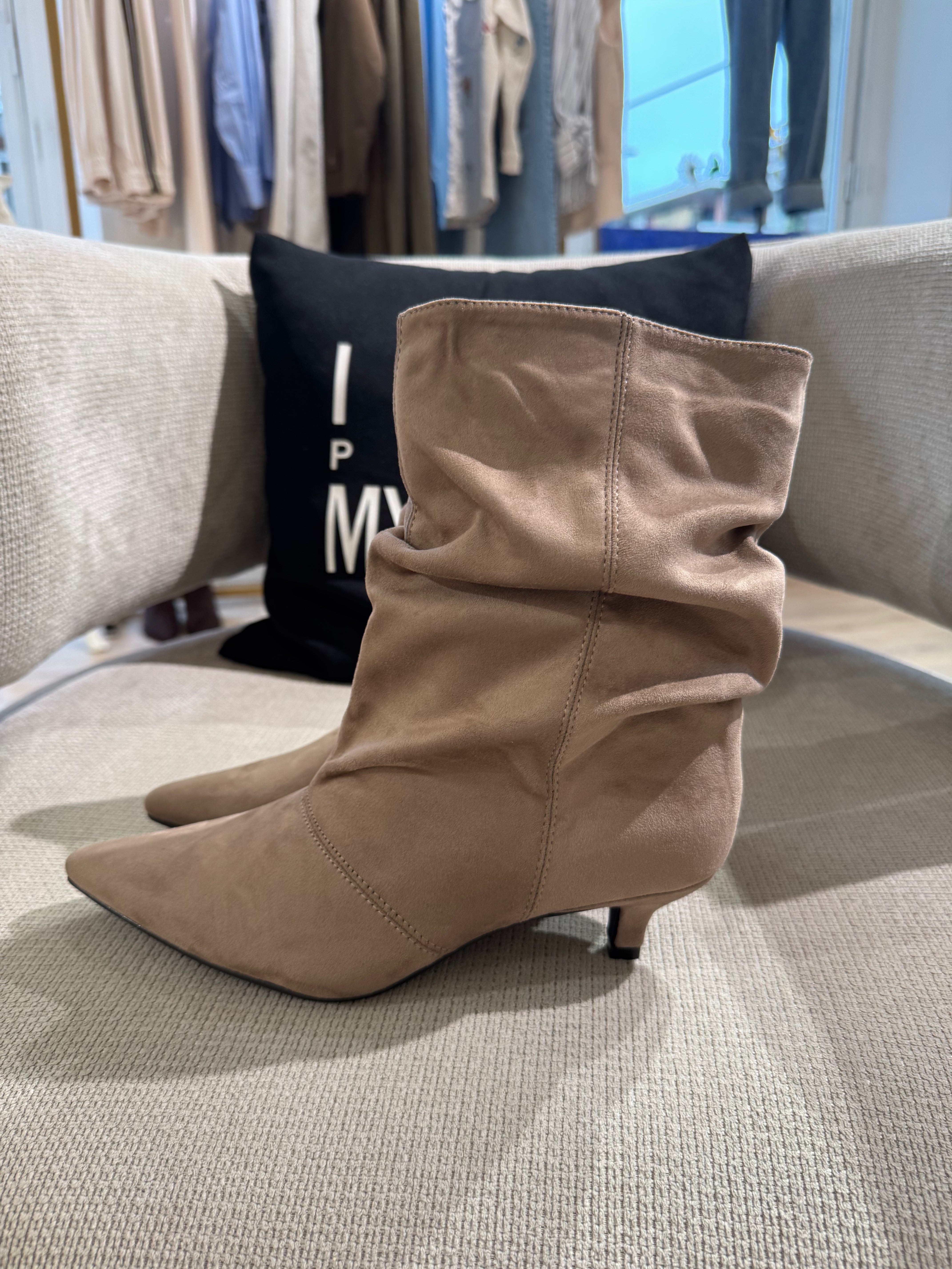 Stivaletto BASSO scamosciato pointy-toe gambale morbido