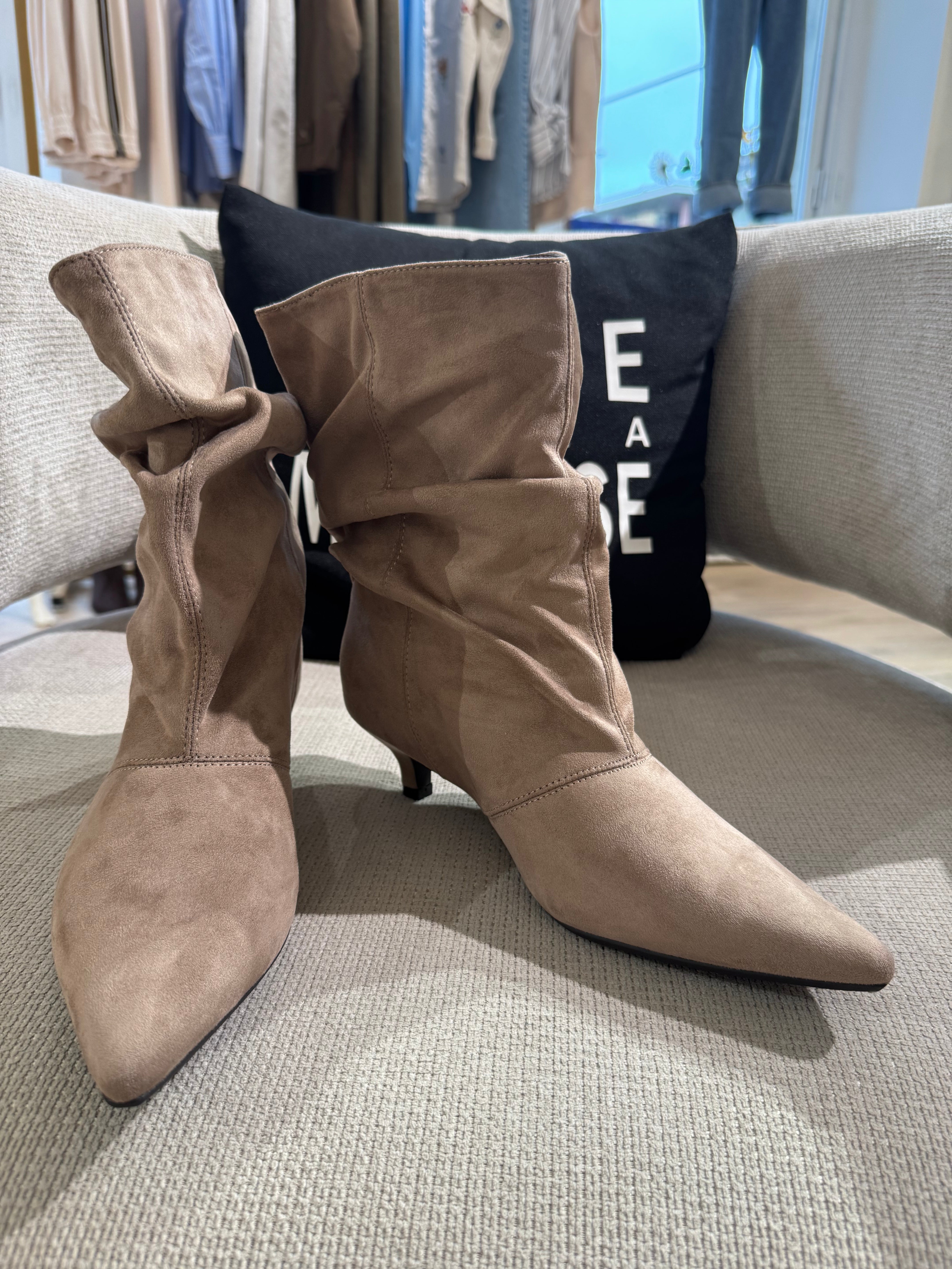 Stivaletto BASSO scamosciato pointy-toe gambale morbido
