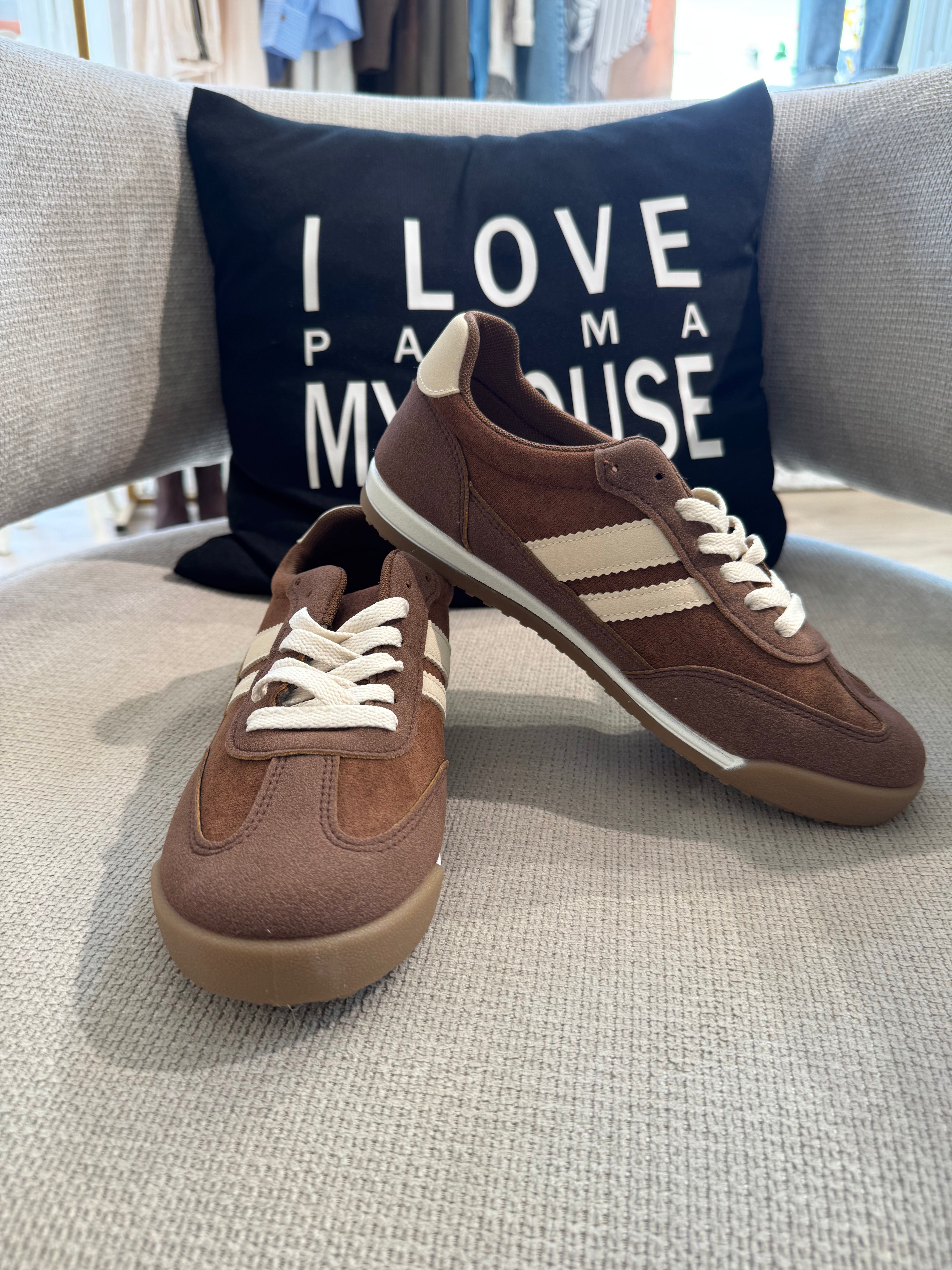 Sneakers con lacci scamosciate con bande a contrasto