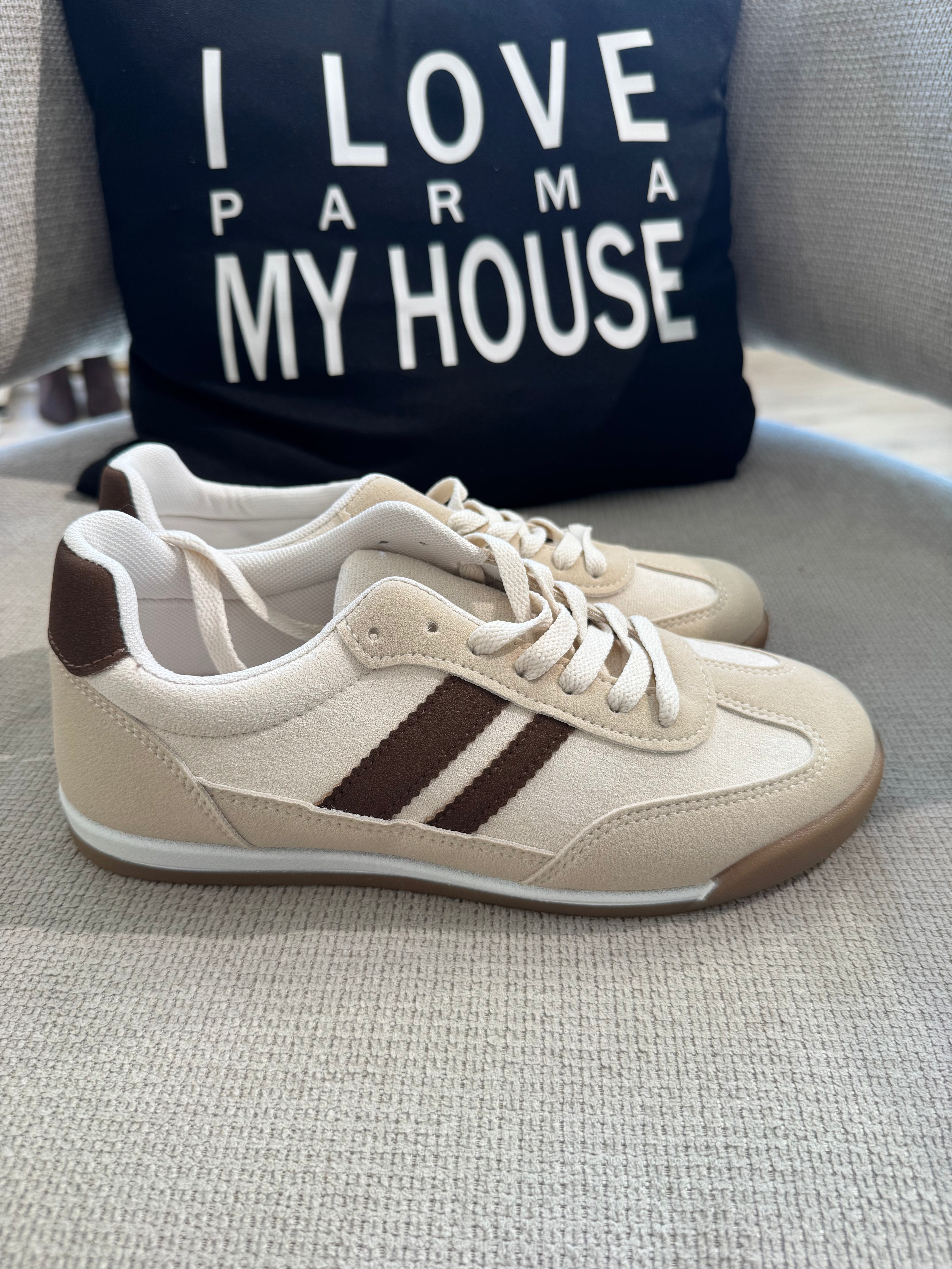 Sneakers con lacci scamosciate con bande a contrasto
