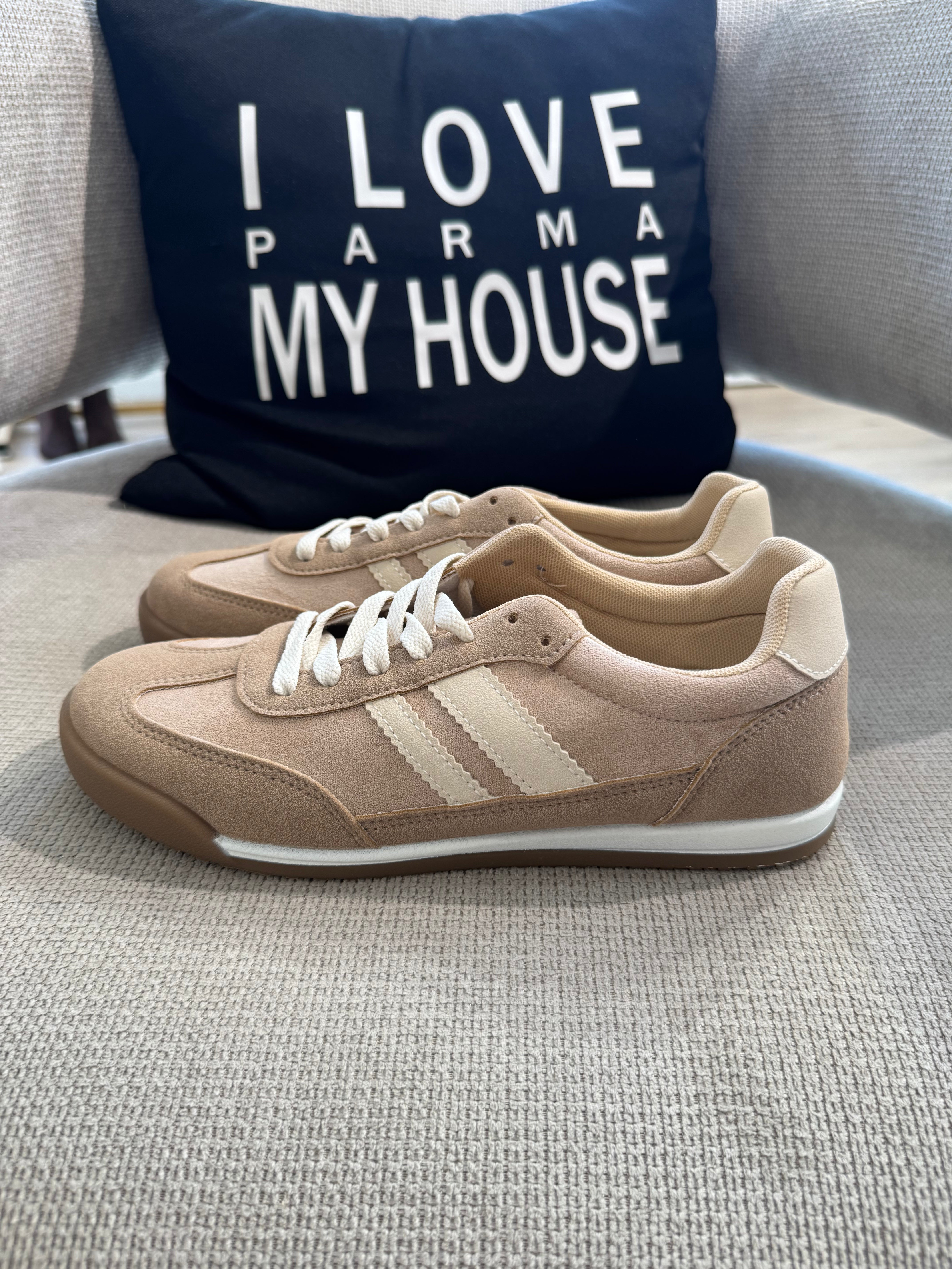 Sneakers con lacci scamosciate con bande a contrasto