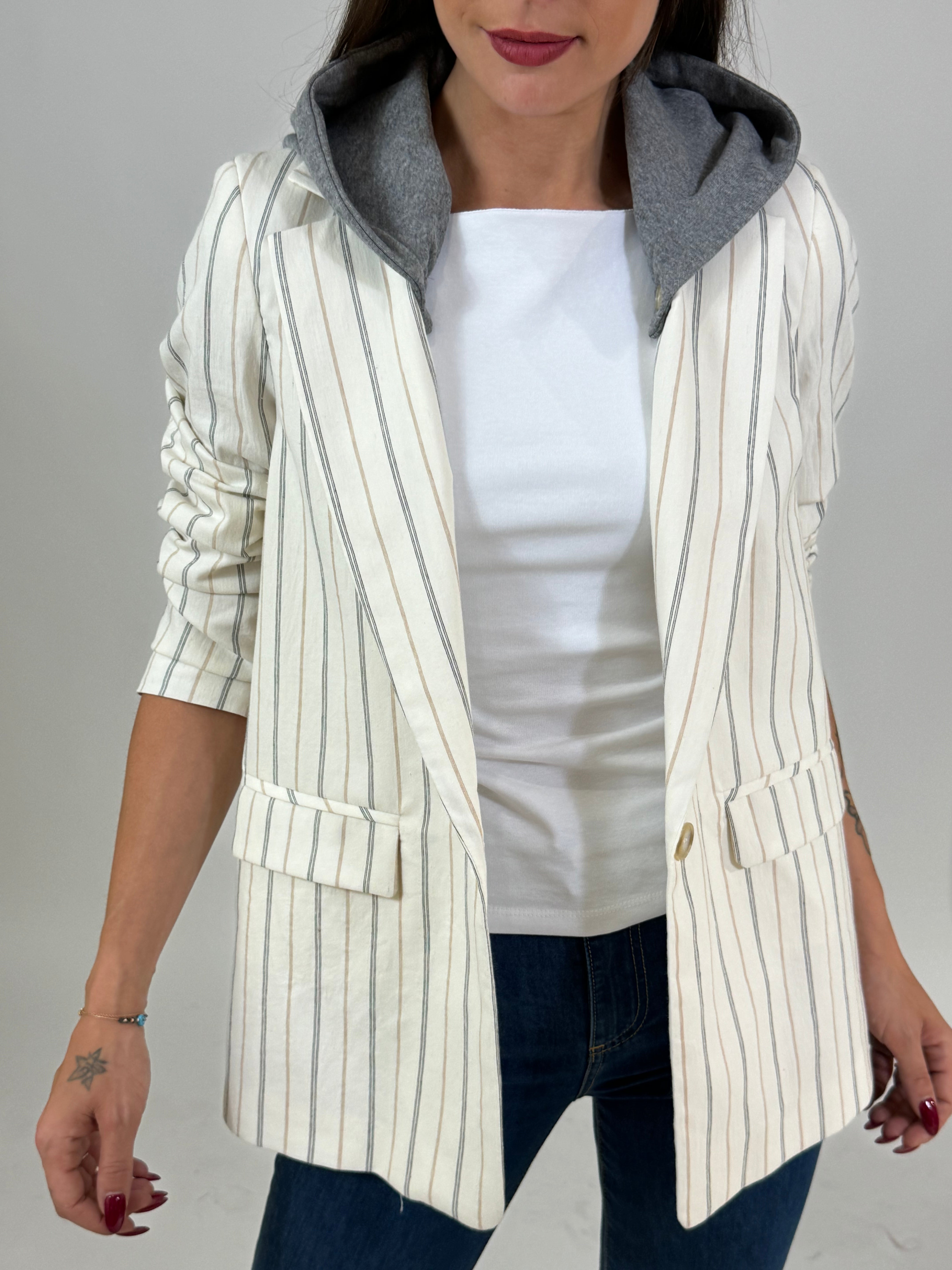 Giacca blazer Kontatto rigata con cappuccio in felpa removibile