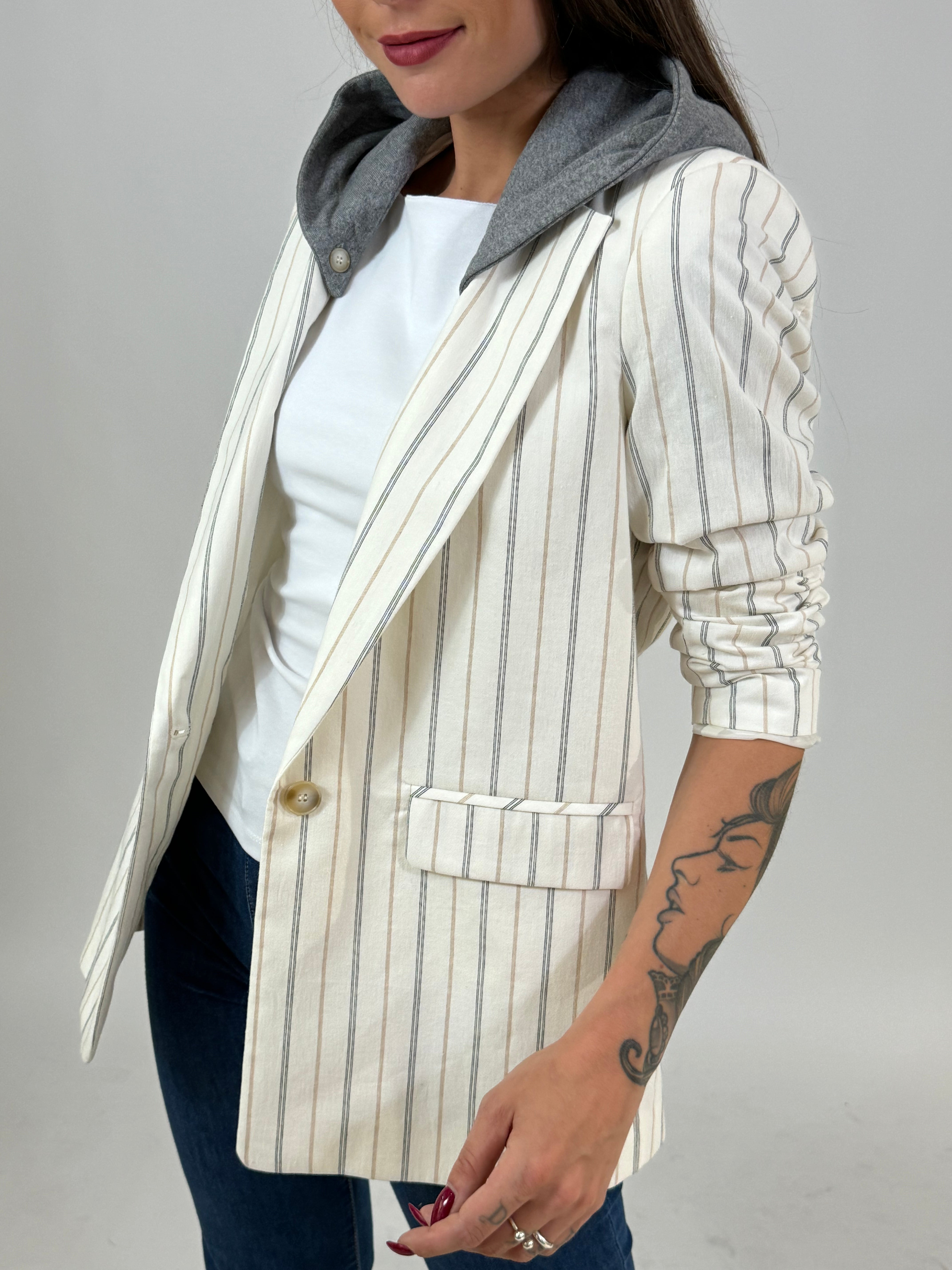 Giacca blazer Kontatto rigata con cappuccio in felpa removibile