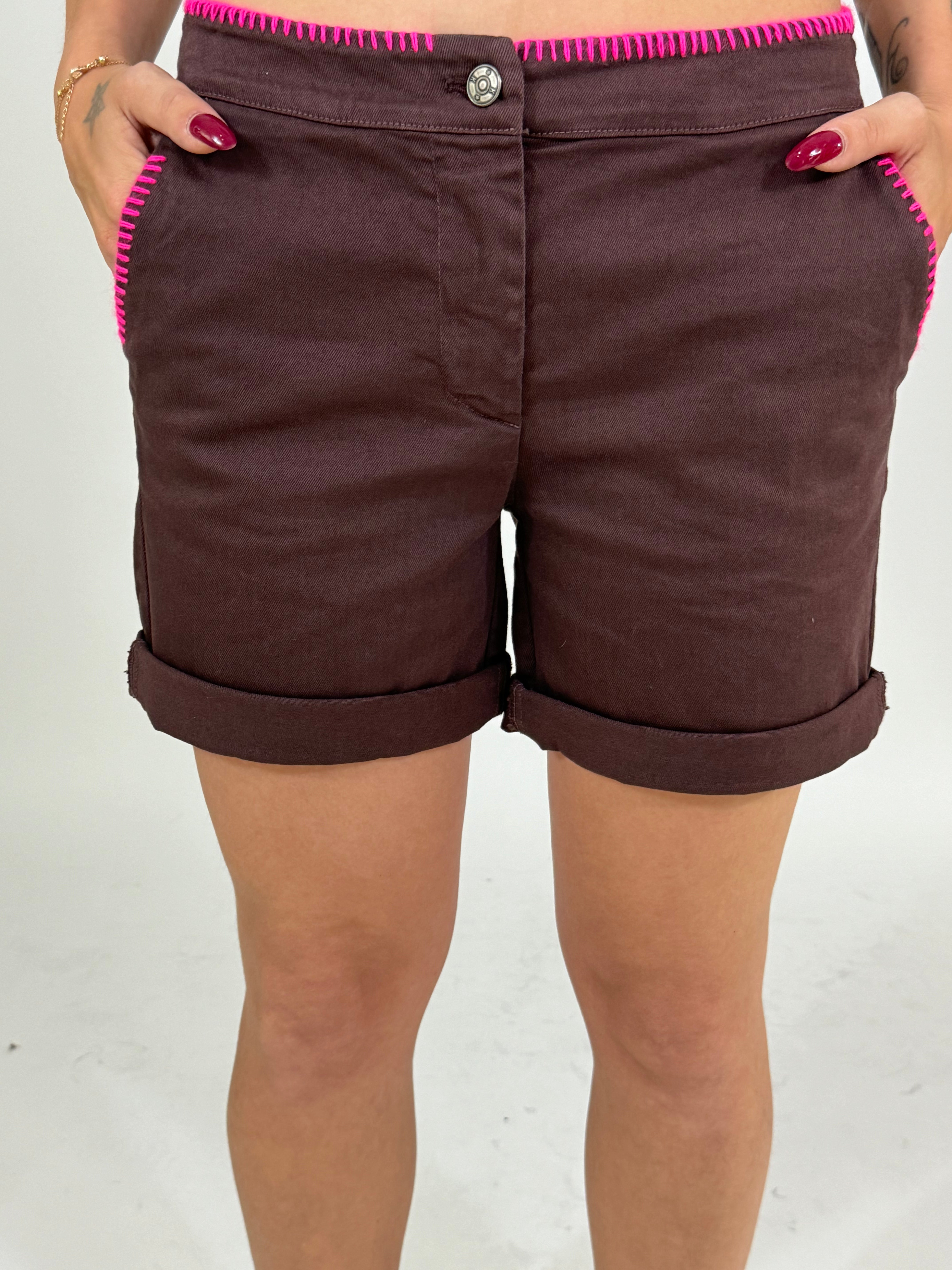 Shorts Kontatto con ricami colorati