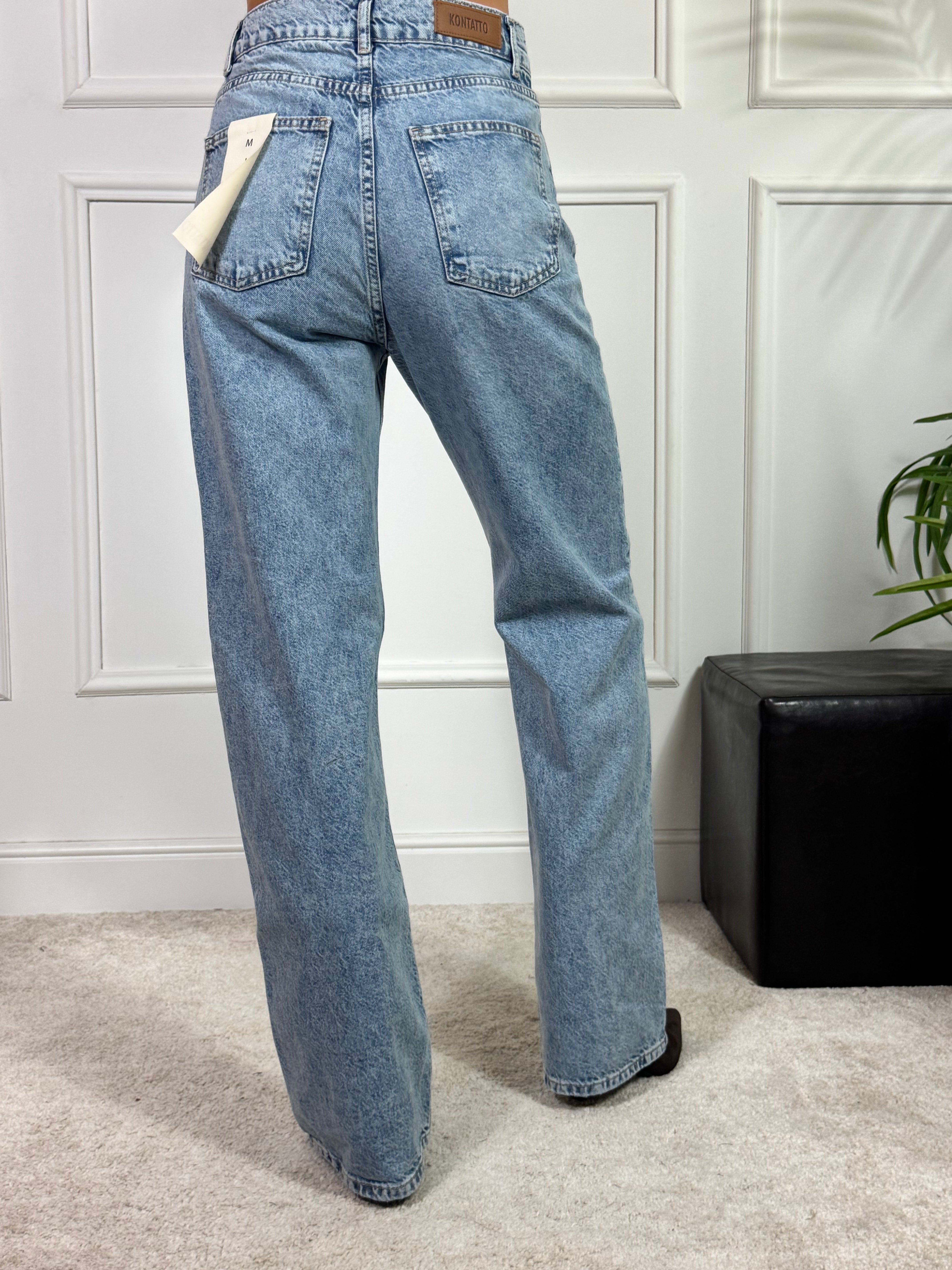 Jeans Kontatto MIKY ABBOTTONATURA ASIMMETRICA - lavaggio CHIARO
