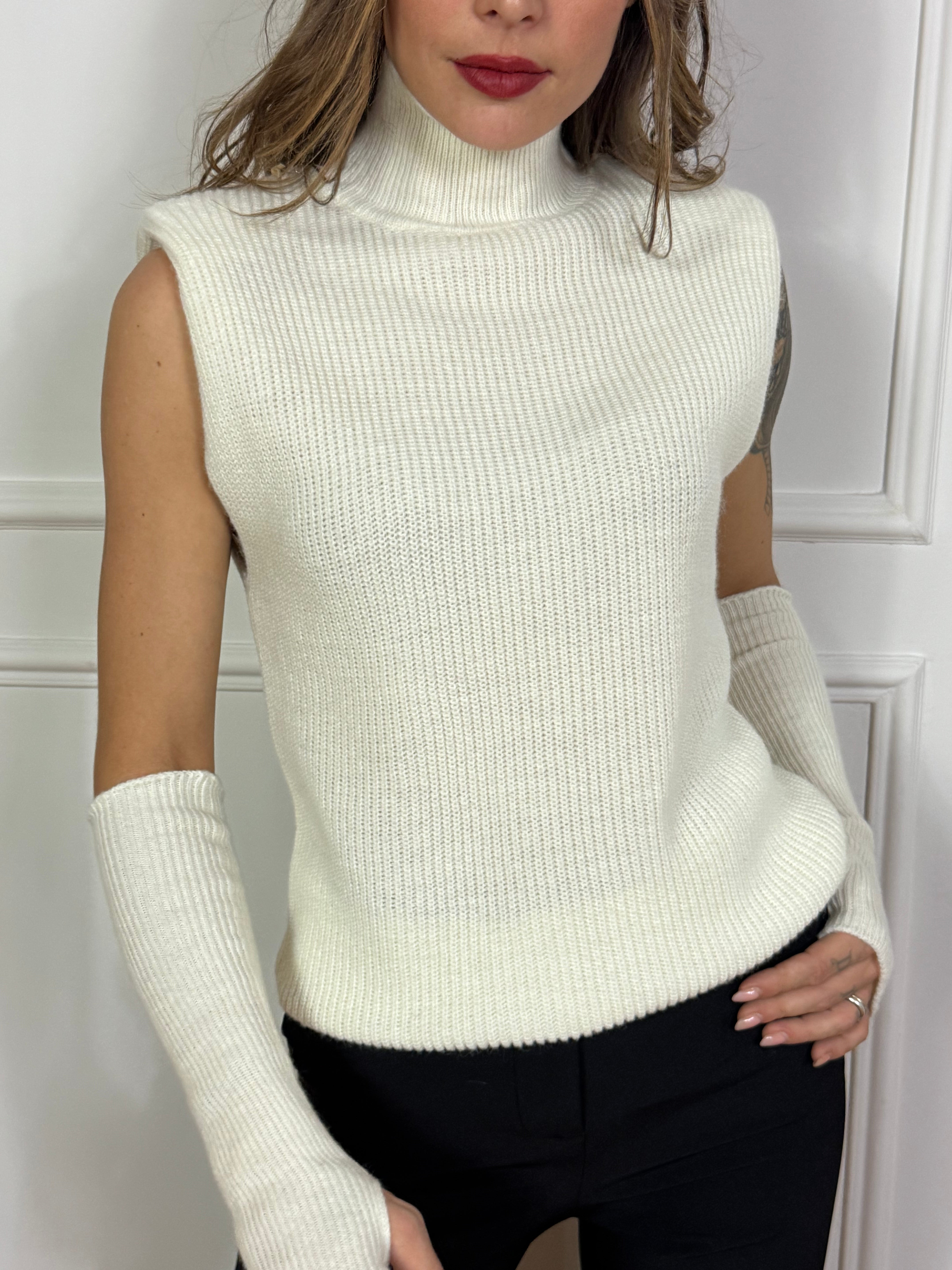 Gilet in maglia collo alto KONTATTO con spallotti imbottiti e manicotti