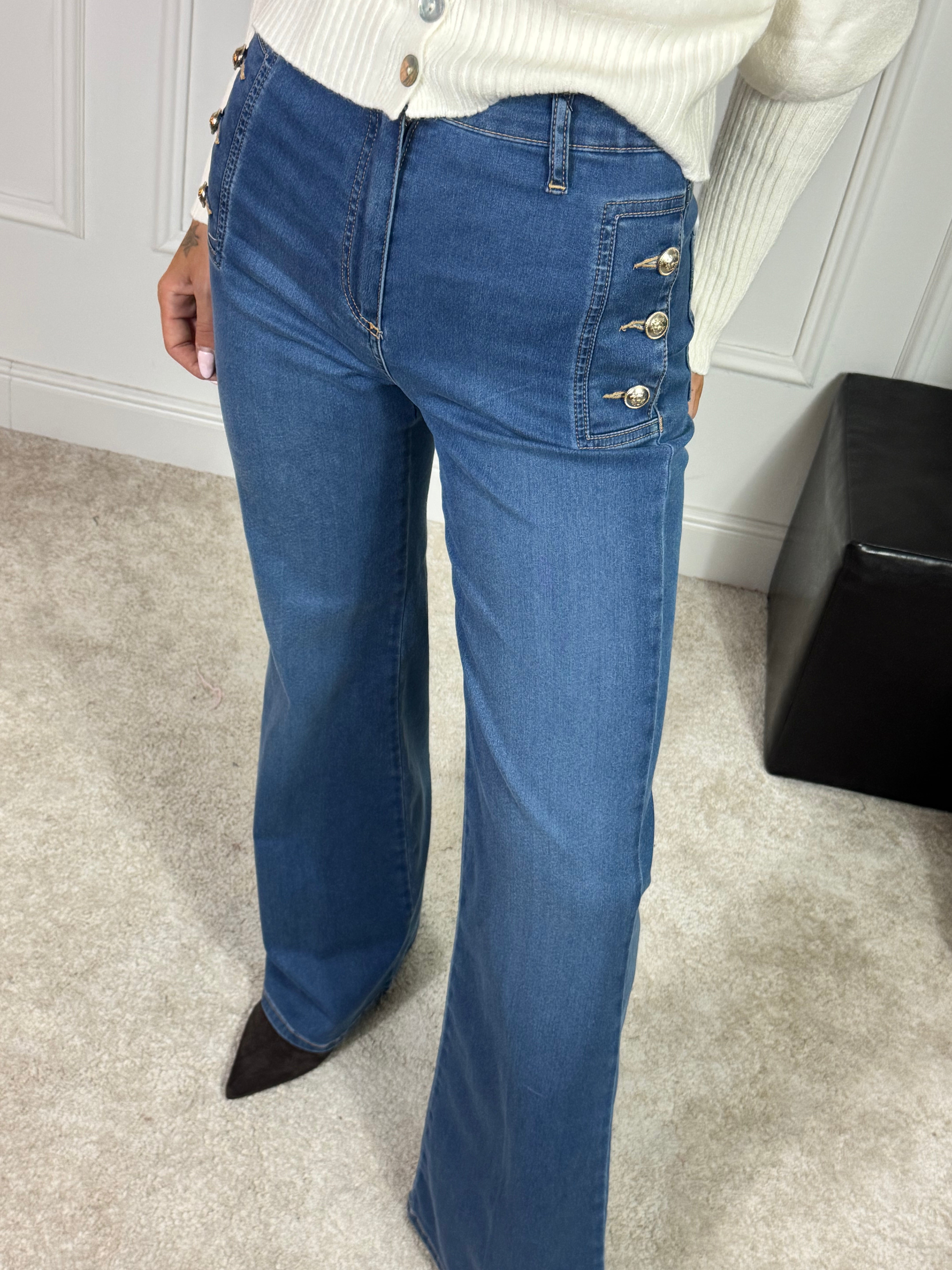 Jeans HAVE ONE  FLARED BOTTONI ORO modello BETS