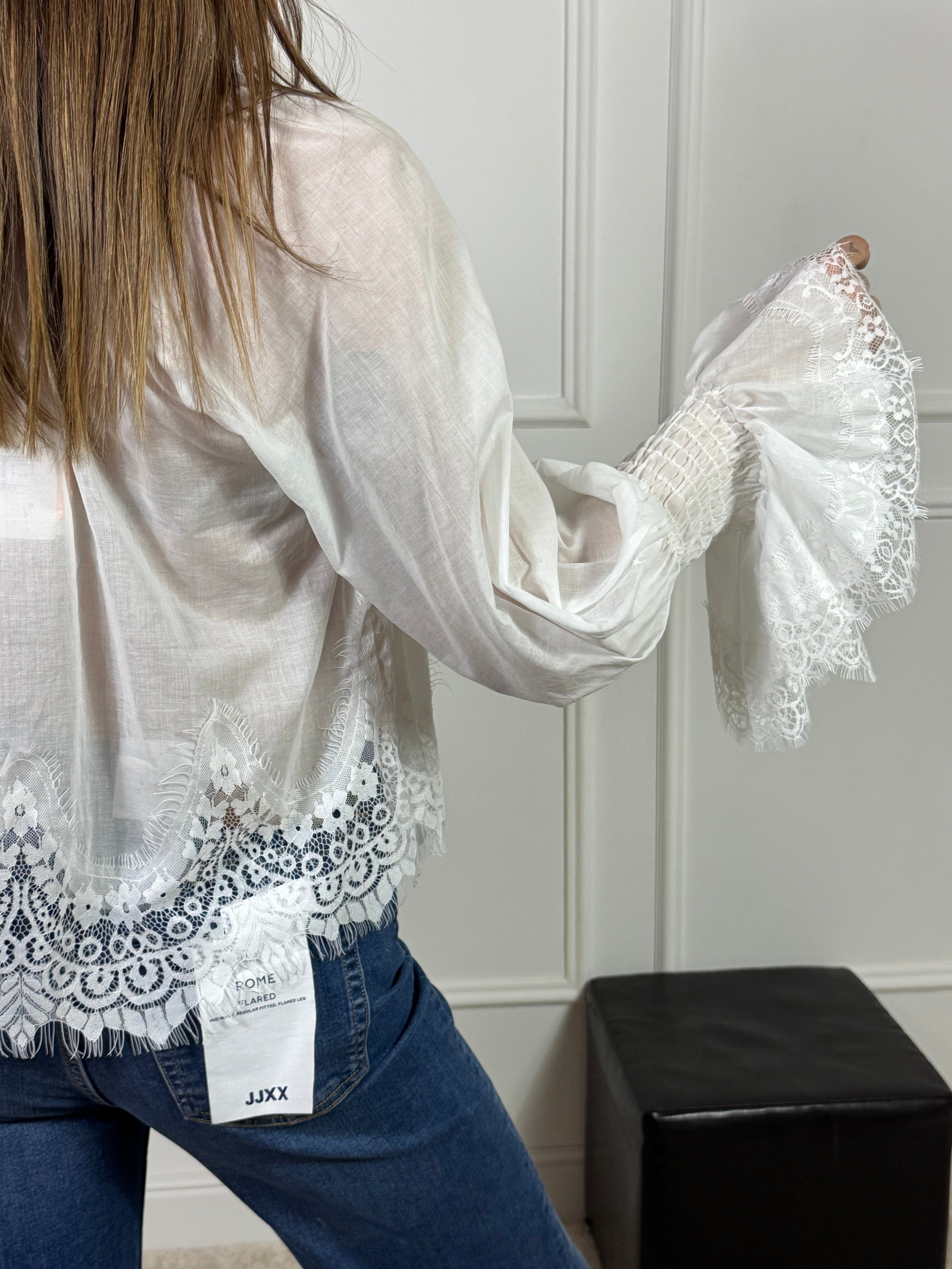 Camicia blusa a scatoletta Tensione In con pizzo e manica importante