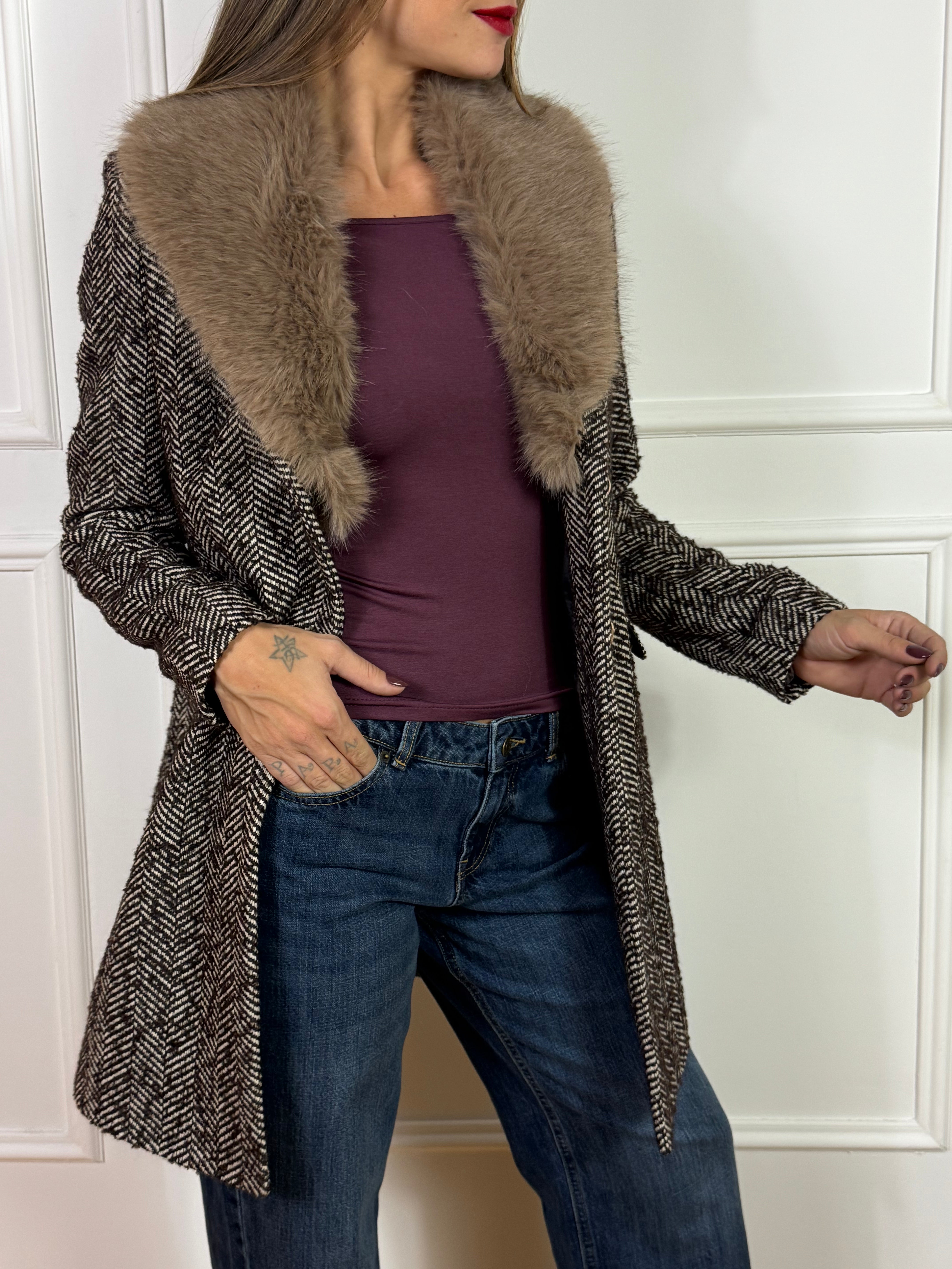 Cappotto baronetto Susy Mix fantasia spinata con collo in ecopelliccia