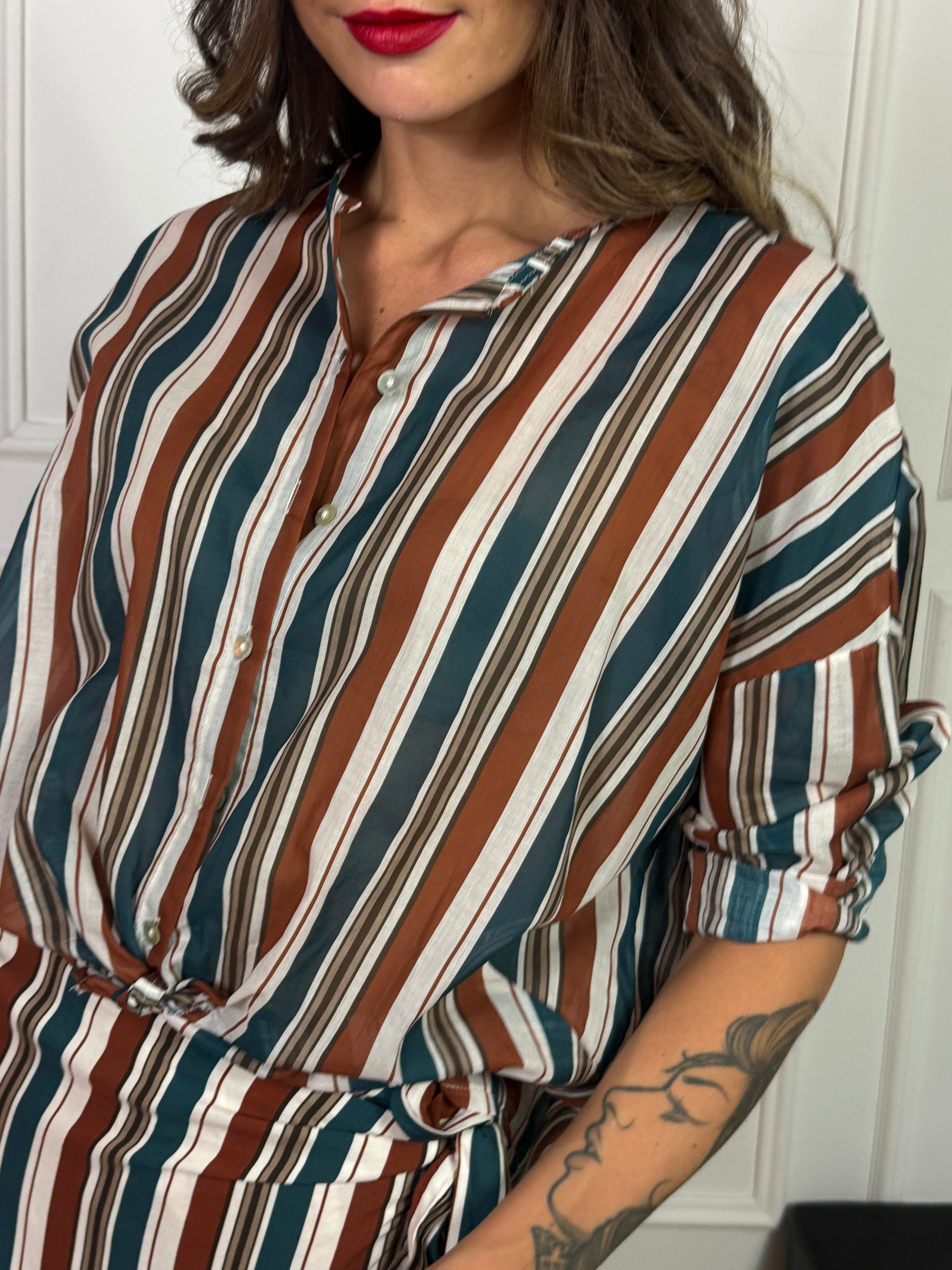 Camicia Kikisix in mussola di cotone collo coreana RIGHE PETROLIO MATTONE PANNA