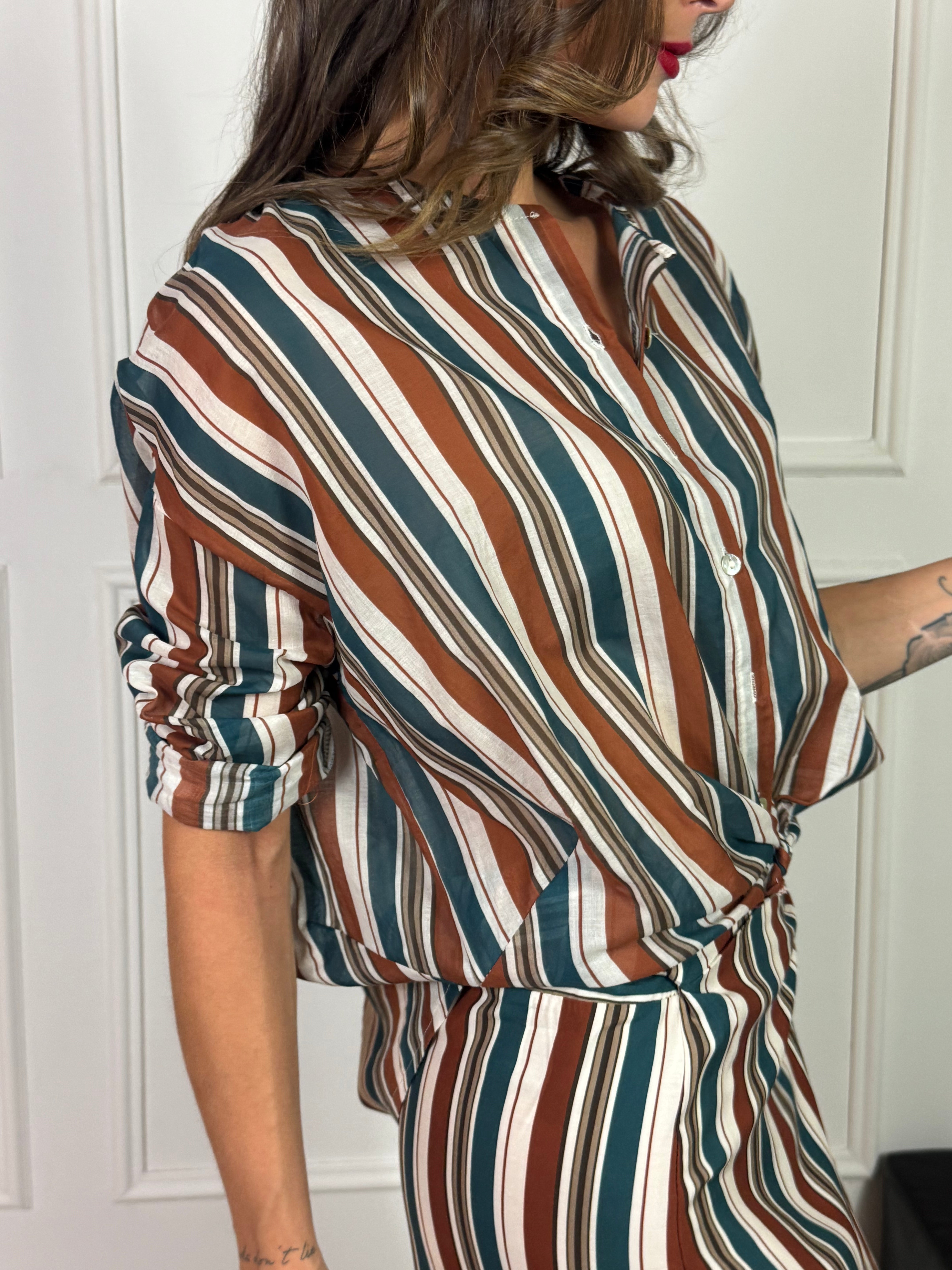 Camicia Kikisix in mussola di cotone collo coreana RIGHE PETROLIO MATTONE PANNA