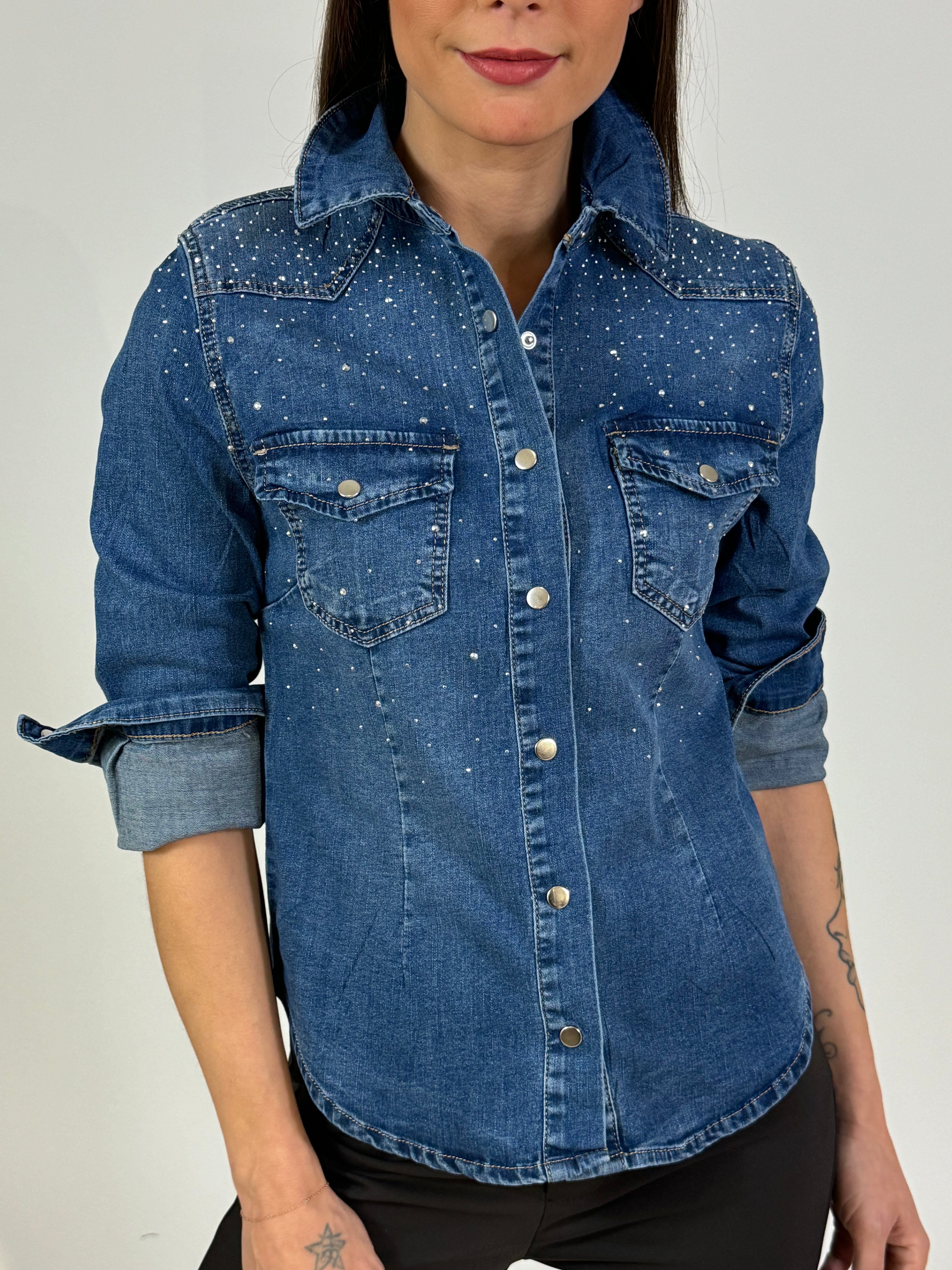 Camicia in jeans leggero Victoria ILMH con brillantini e taschini