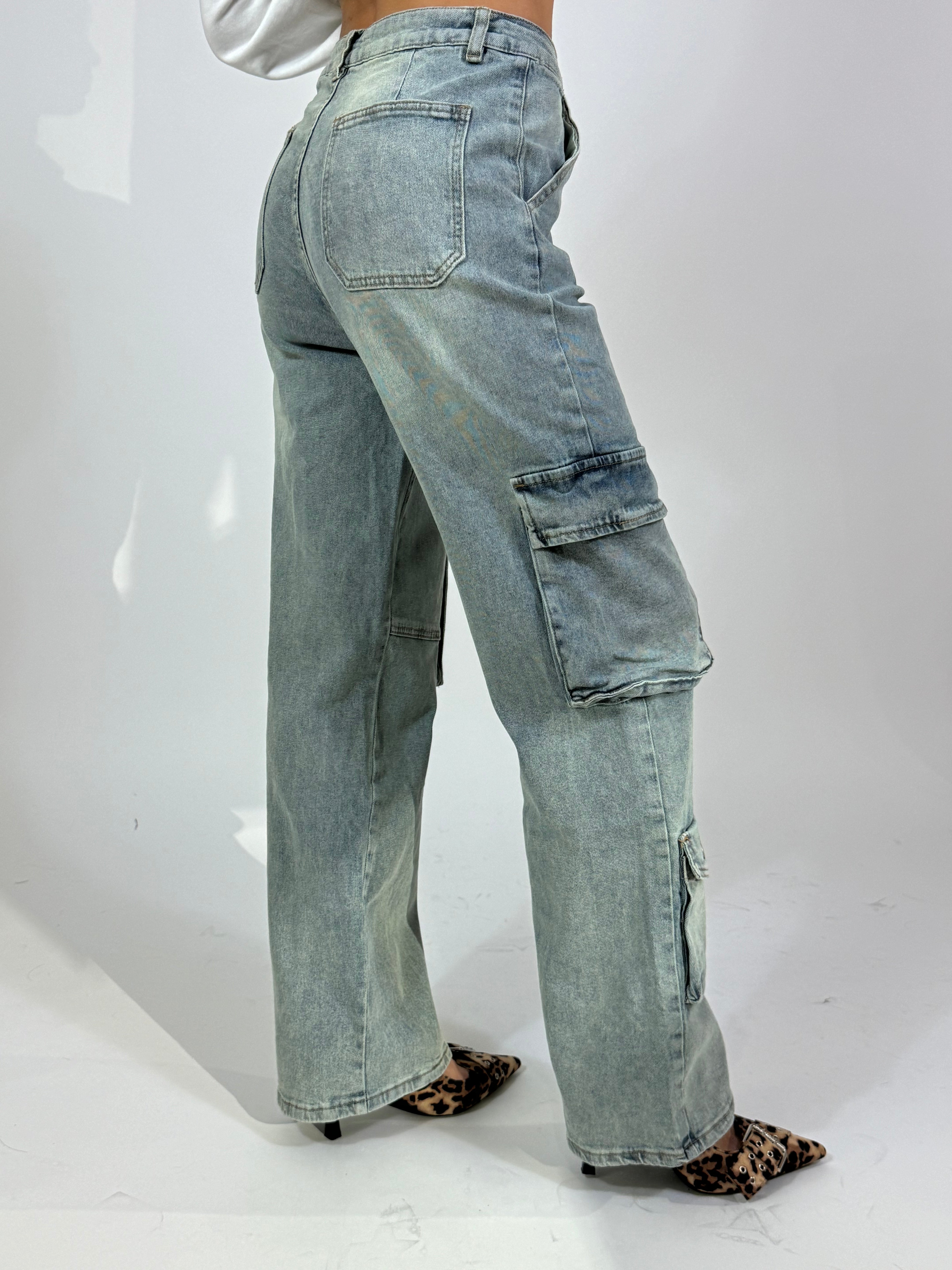 Jeans gamba larga VICTORIA ILMH con tasconi lavaggio sabbiato