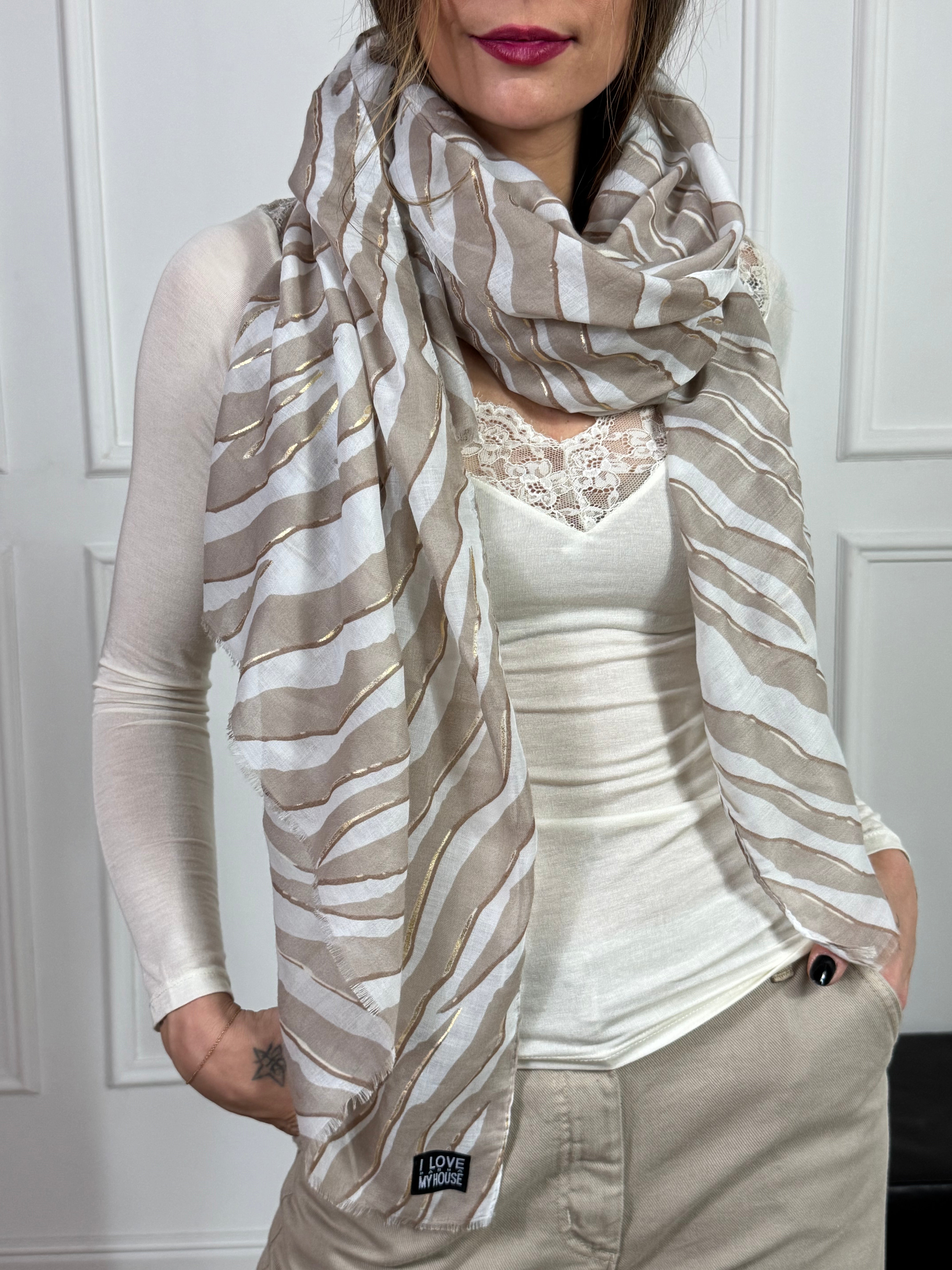 Foulard grande rettangolare in viscosa ZEBRATO dettagli LAME'