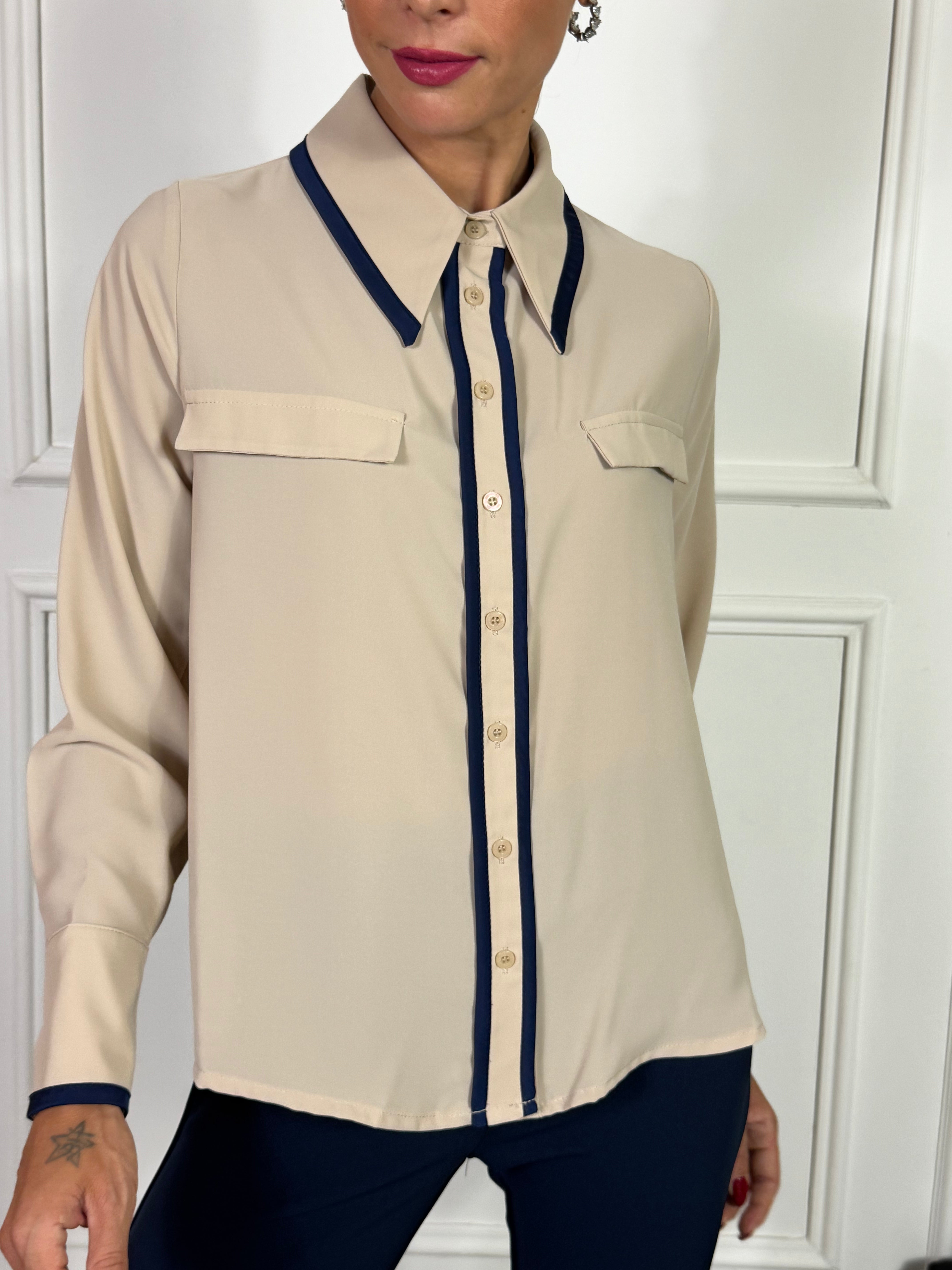 Camicia blusa Rinascimento con bordi a contrasto