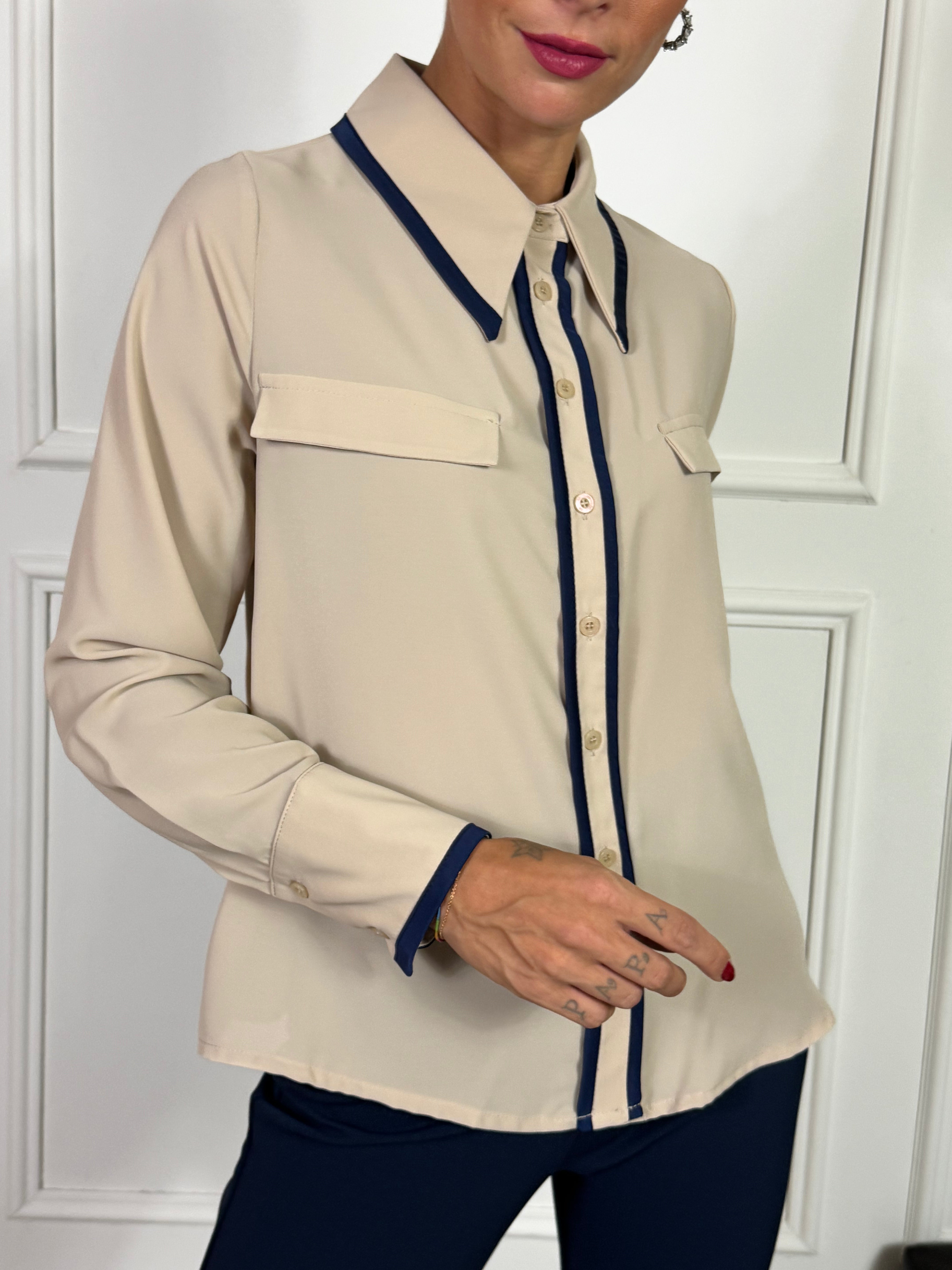Camicia blusa Rinascimento con bordi a contrasto