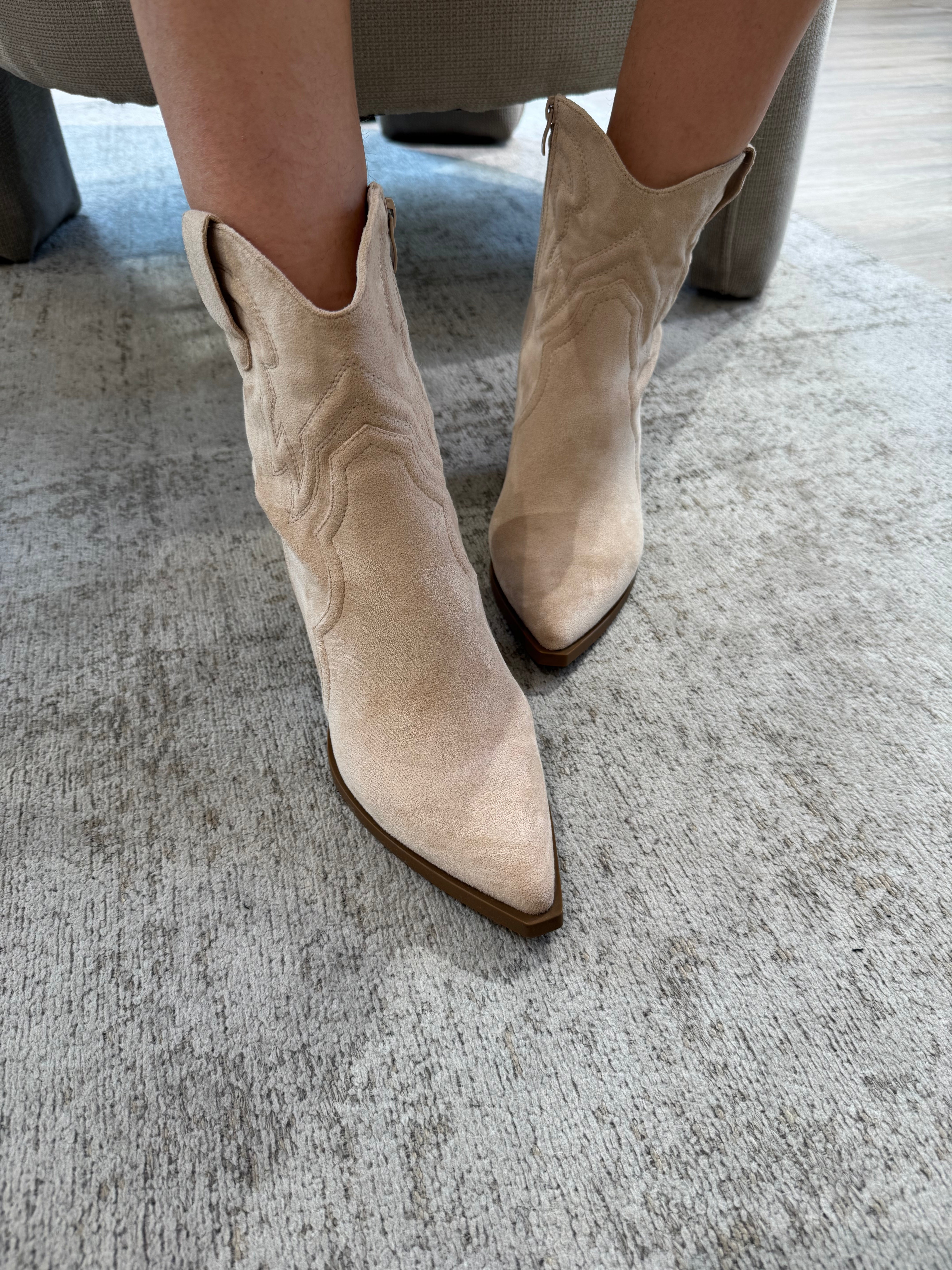 Stivaletto texano basso con tacco effetto scamosciato SABBIA