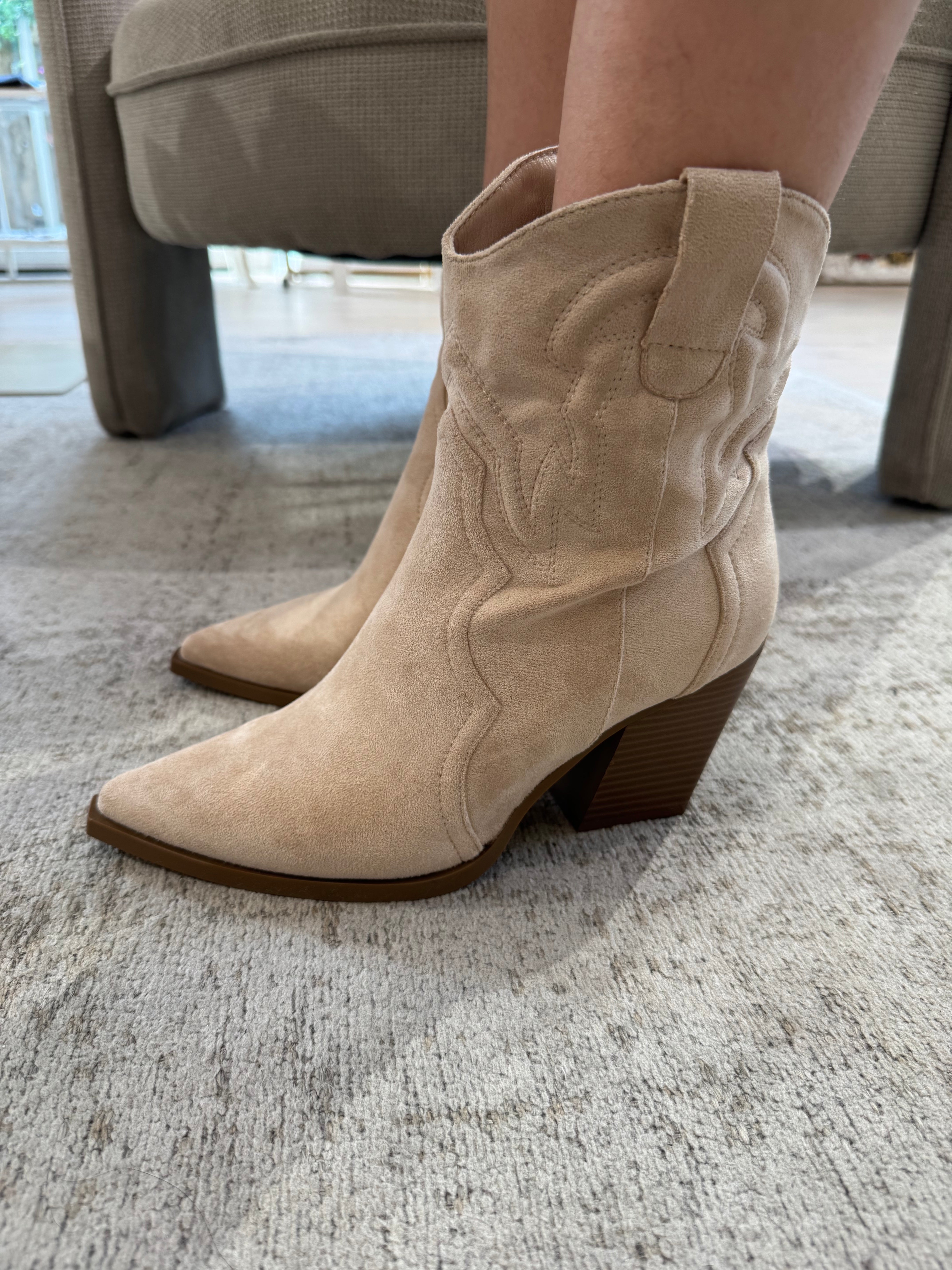 Stivaletto texano basso con tacco effetto scamosciato SABBIA