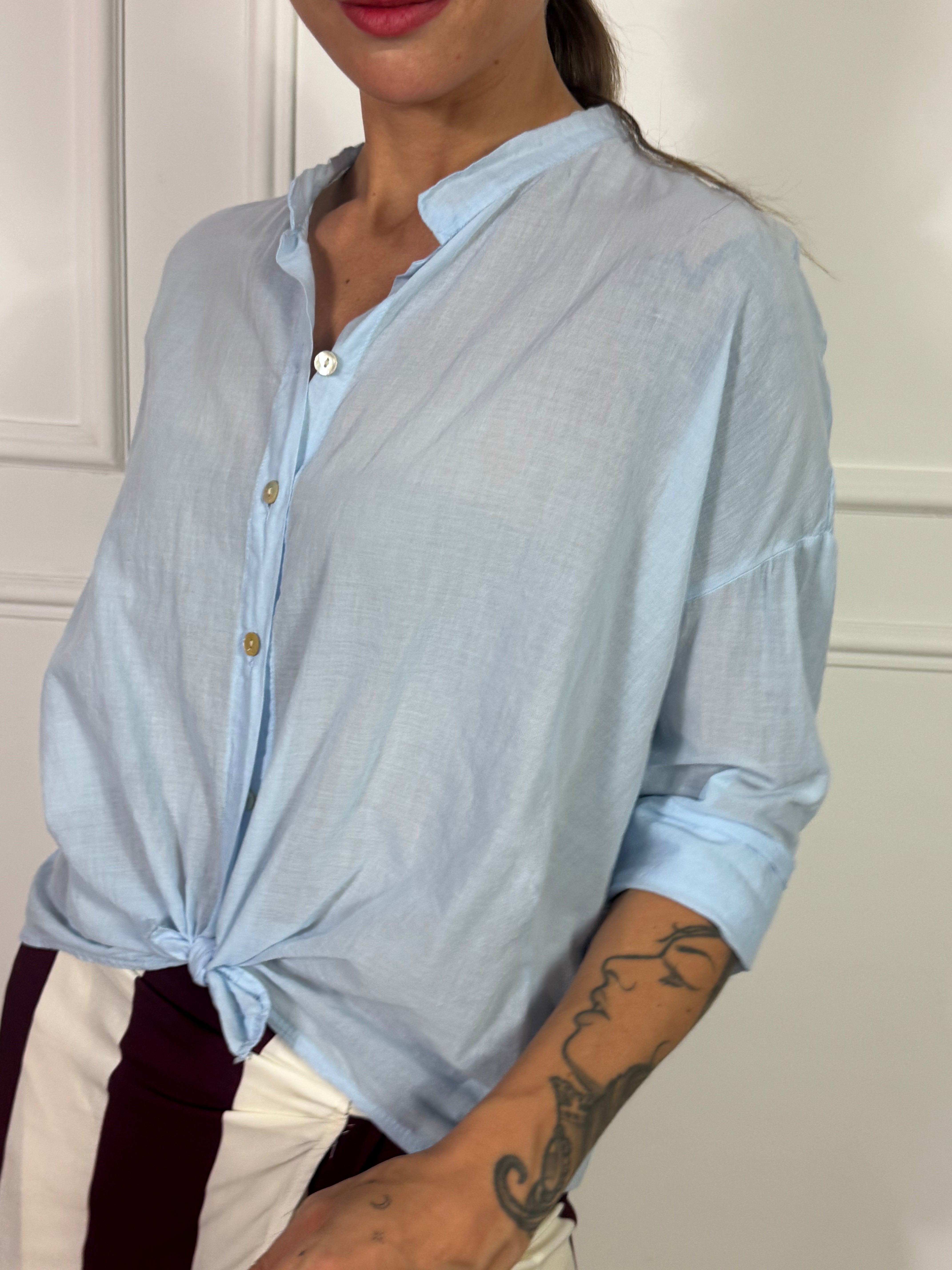 Camicia Kikisix in mussola di cotone collo coreana TINTA UNITA
