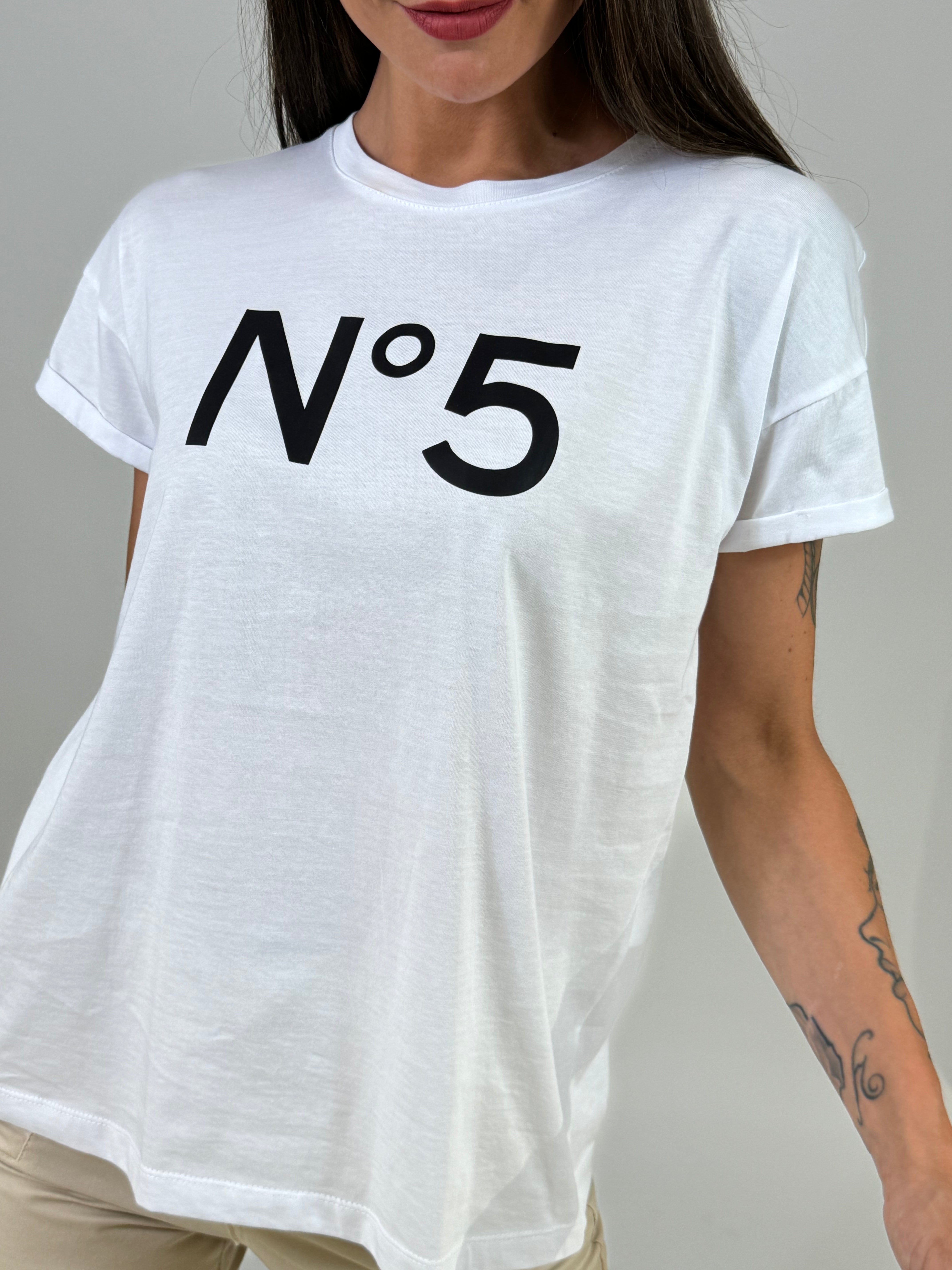 T-shirt bianca Tensione In con stampa N° 5