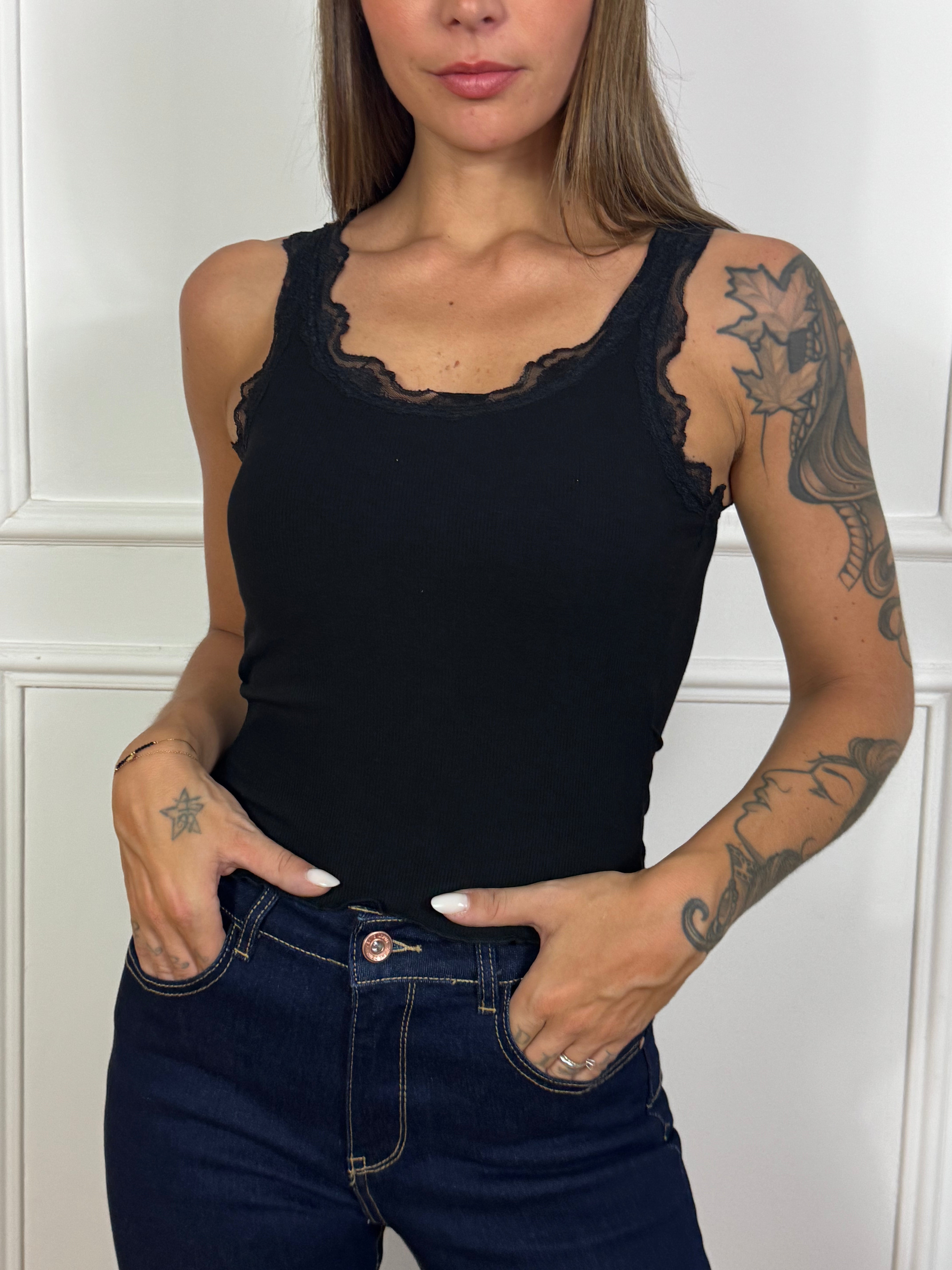 Top canotta Victoria ILMH con pizzo e coppette preformate