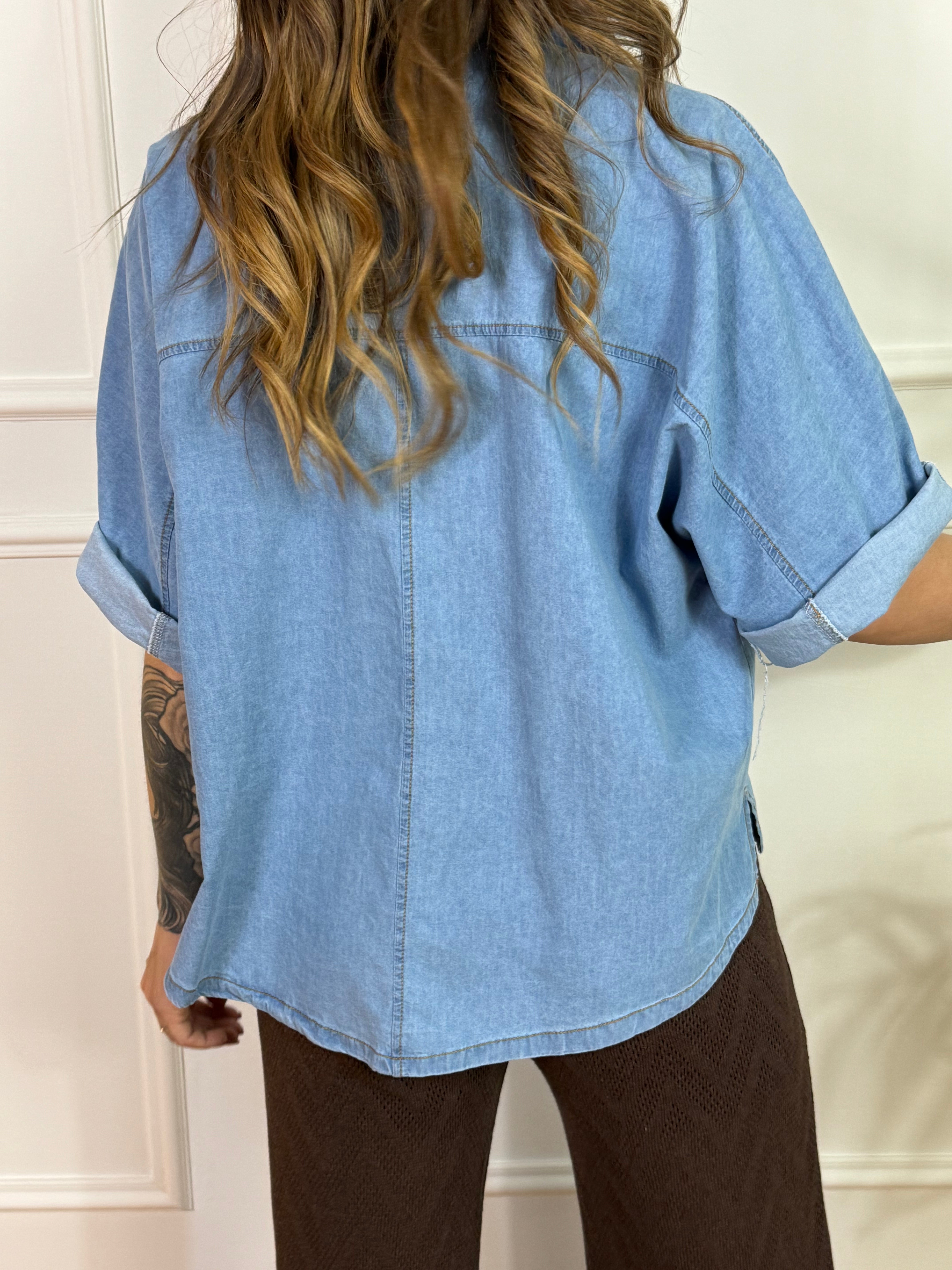 Camicia over Kikisix chambray manica corta