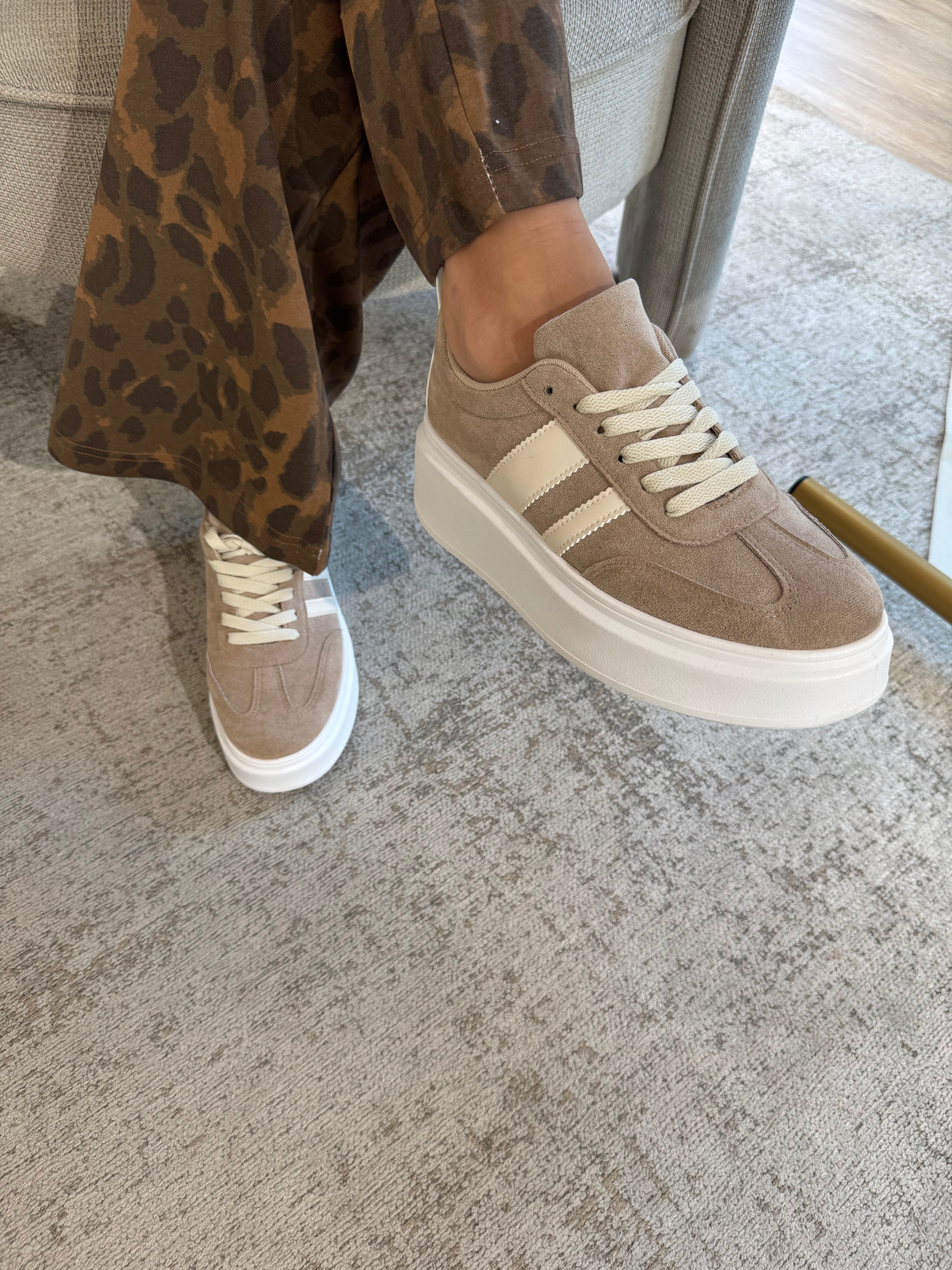 Sneakers PLATFORM SCMAOSCIATE con banda laterale in ecopelle