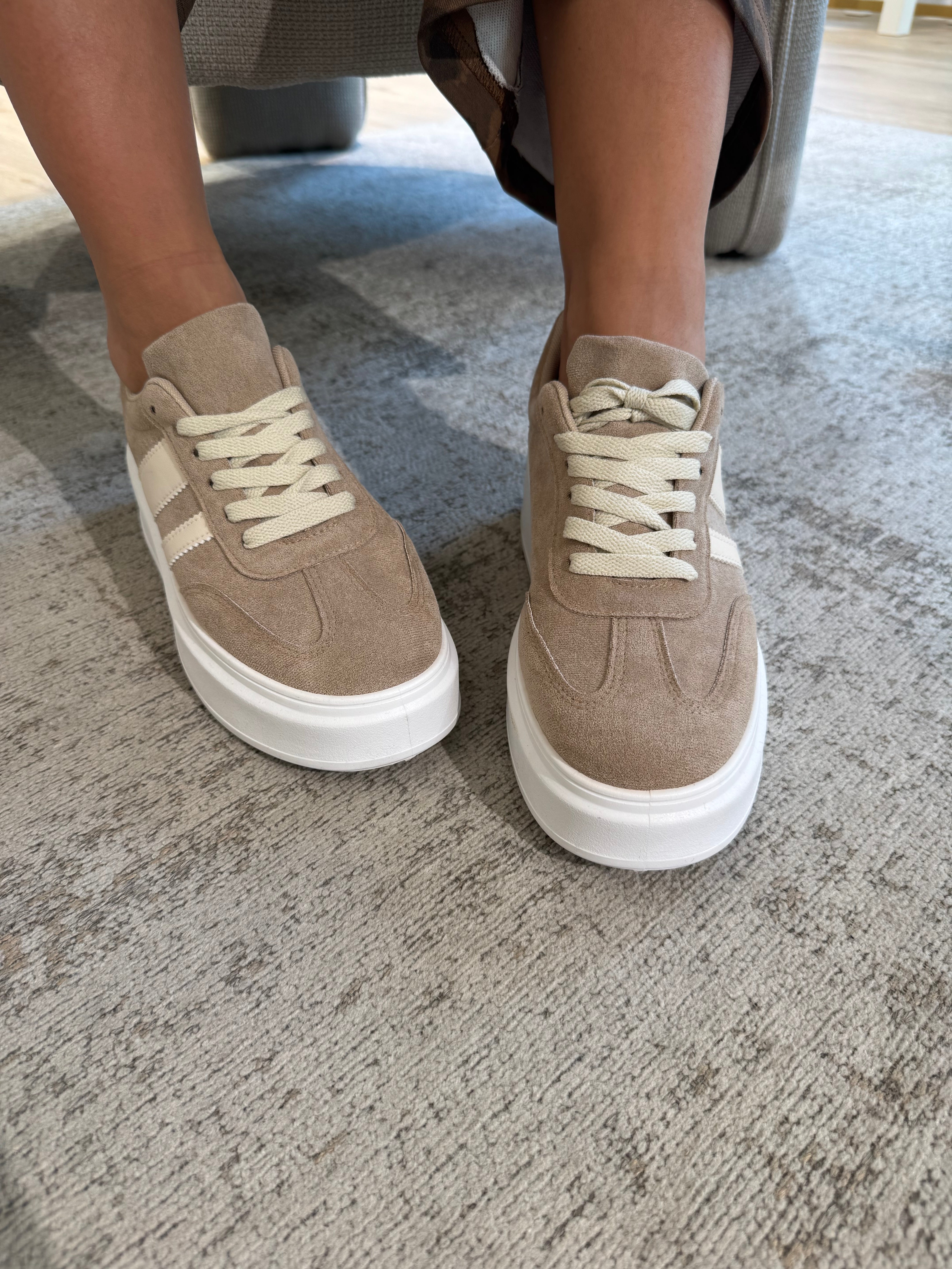 Sneakers PLATFORM SCMAOSCIATE con banda laterale in ecopelle