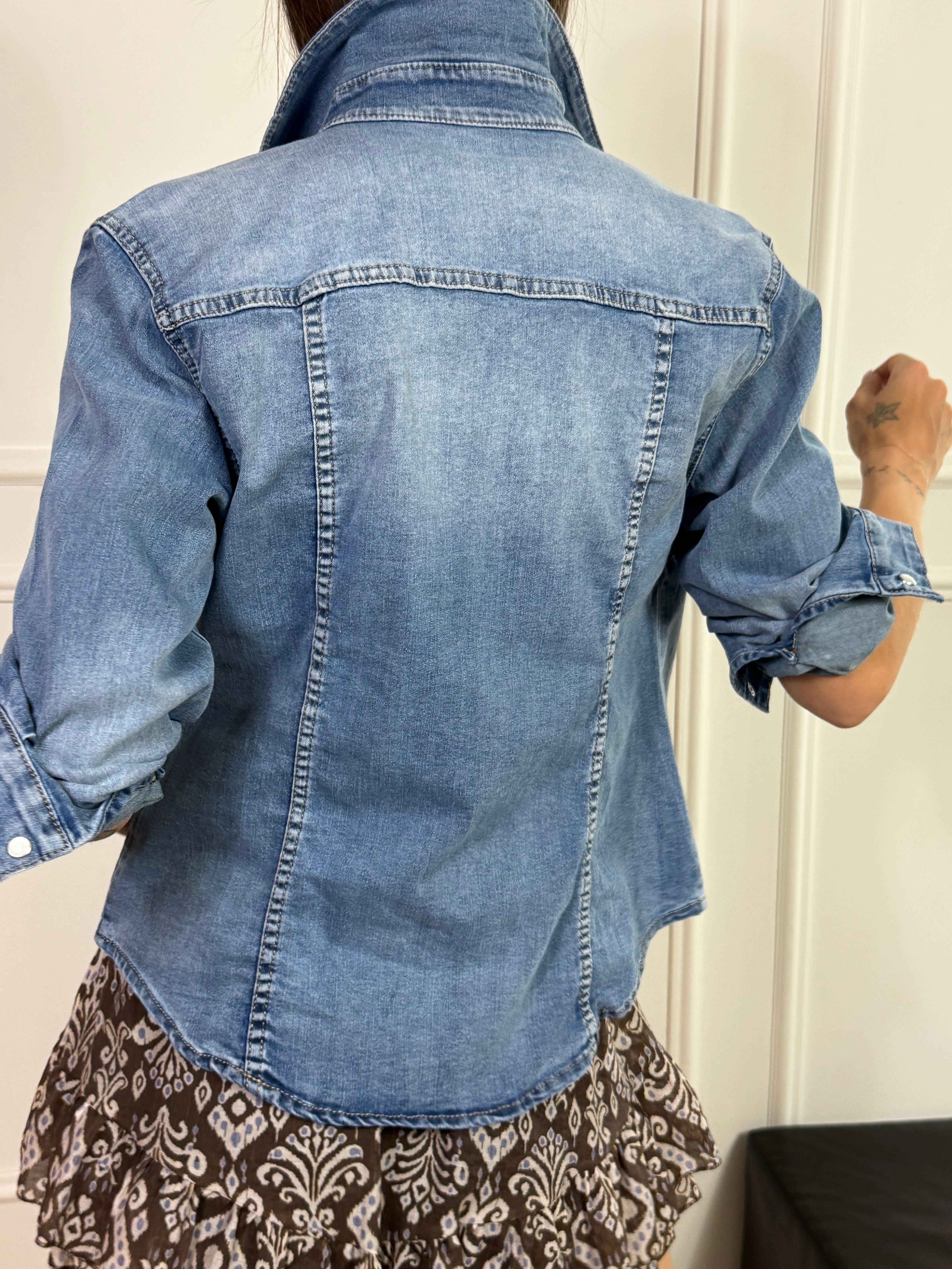 Camicia di jeans chambray elasticizzato Susy Mix con taschini