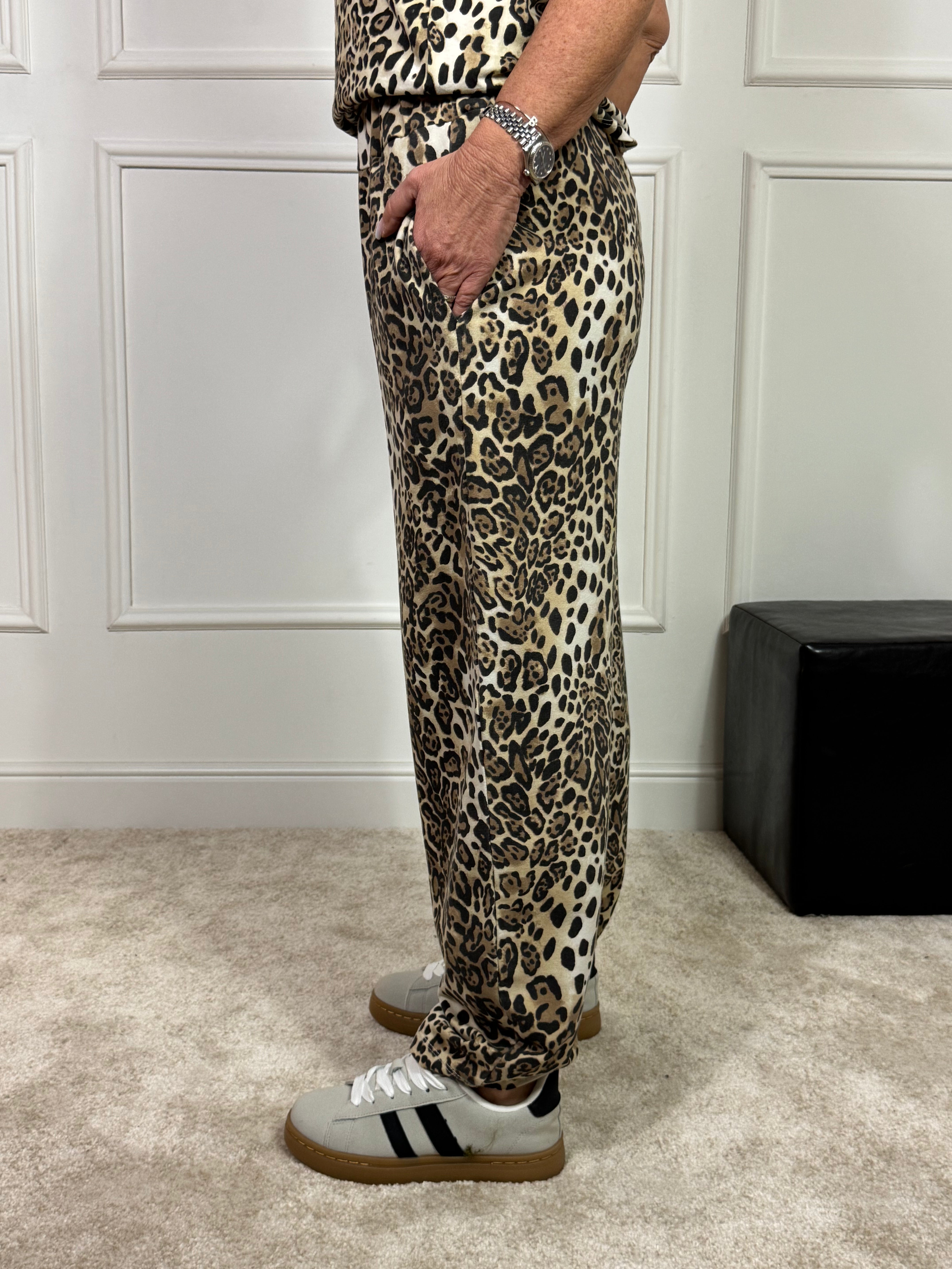 Pantalone in cotone leggero Susy Mix a uovo fantasia leopardata