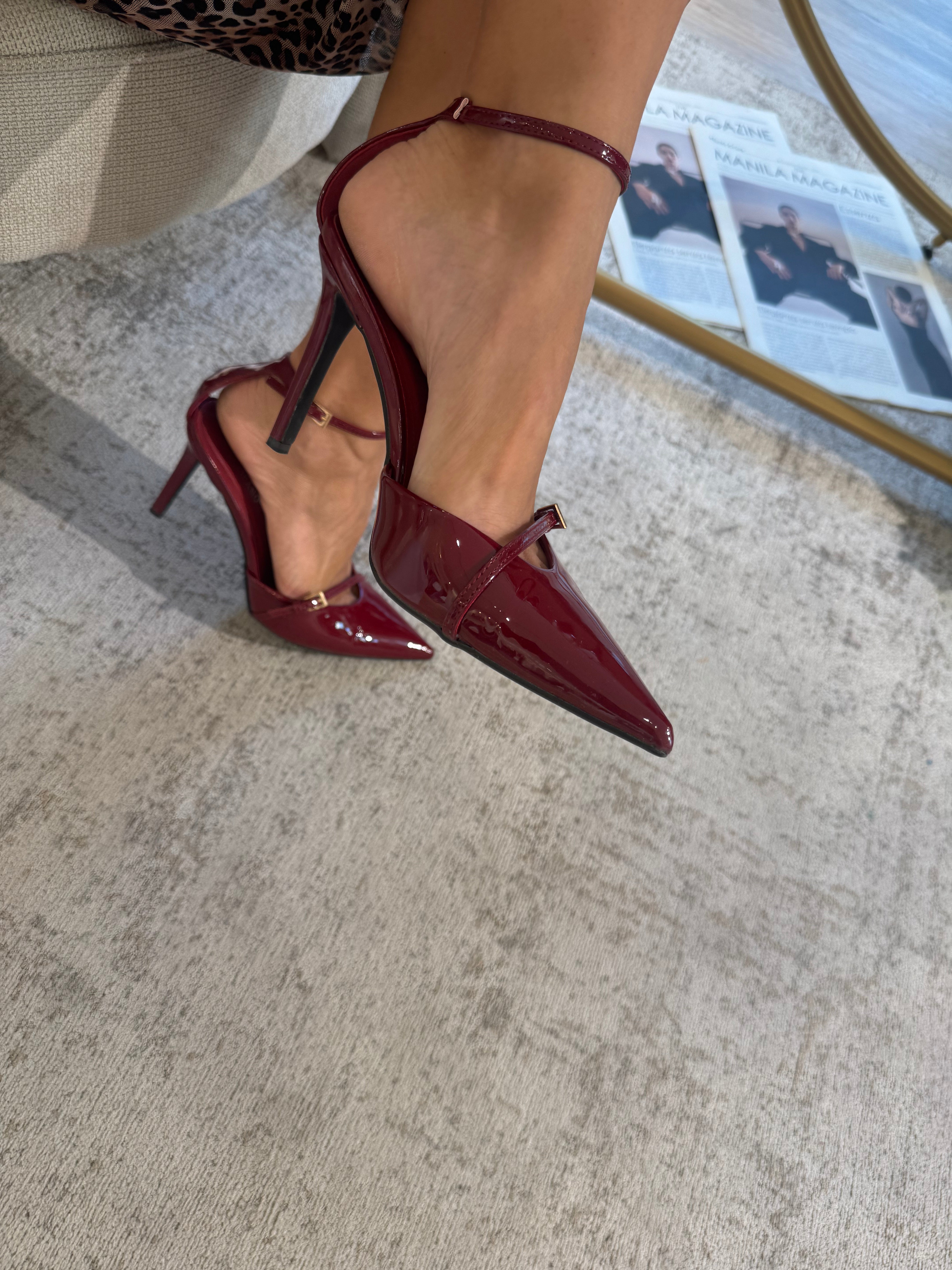 Scarpa in vernice con tacco pointy-toe