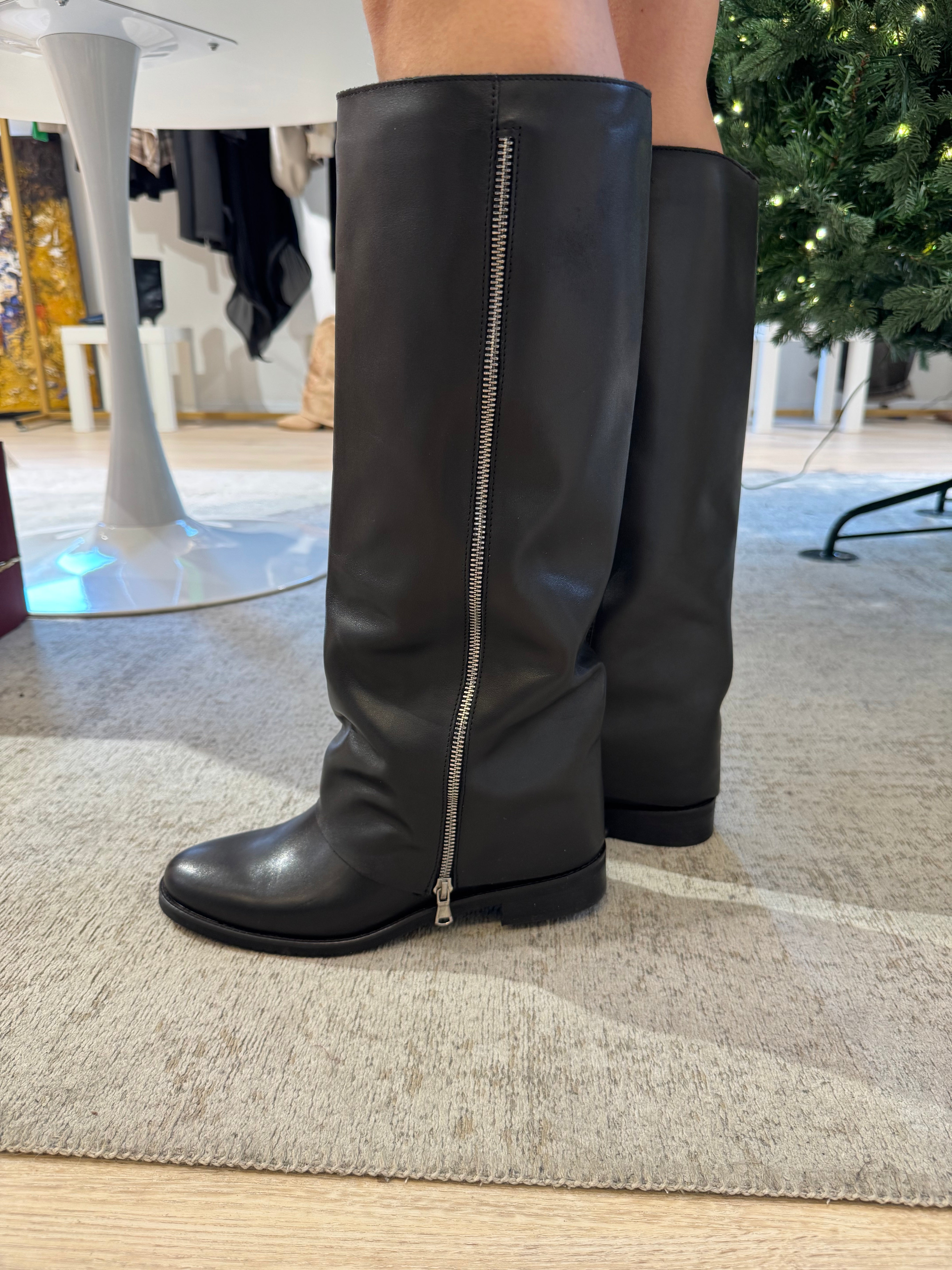 Stivale in PELLE LISCIA Ovyè coprigambale con cerniera NERO