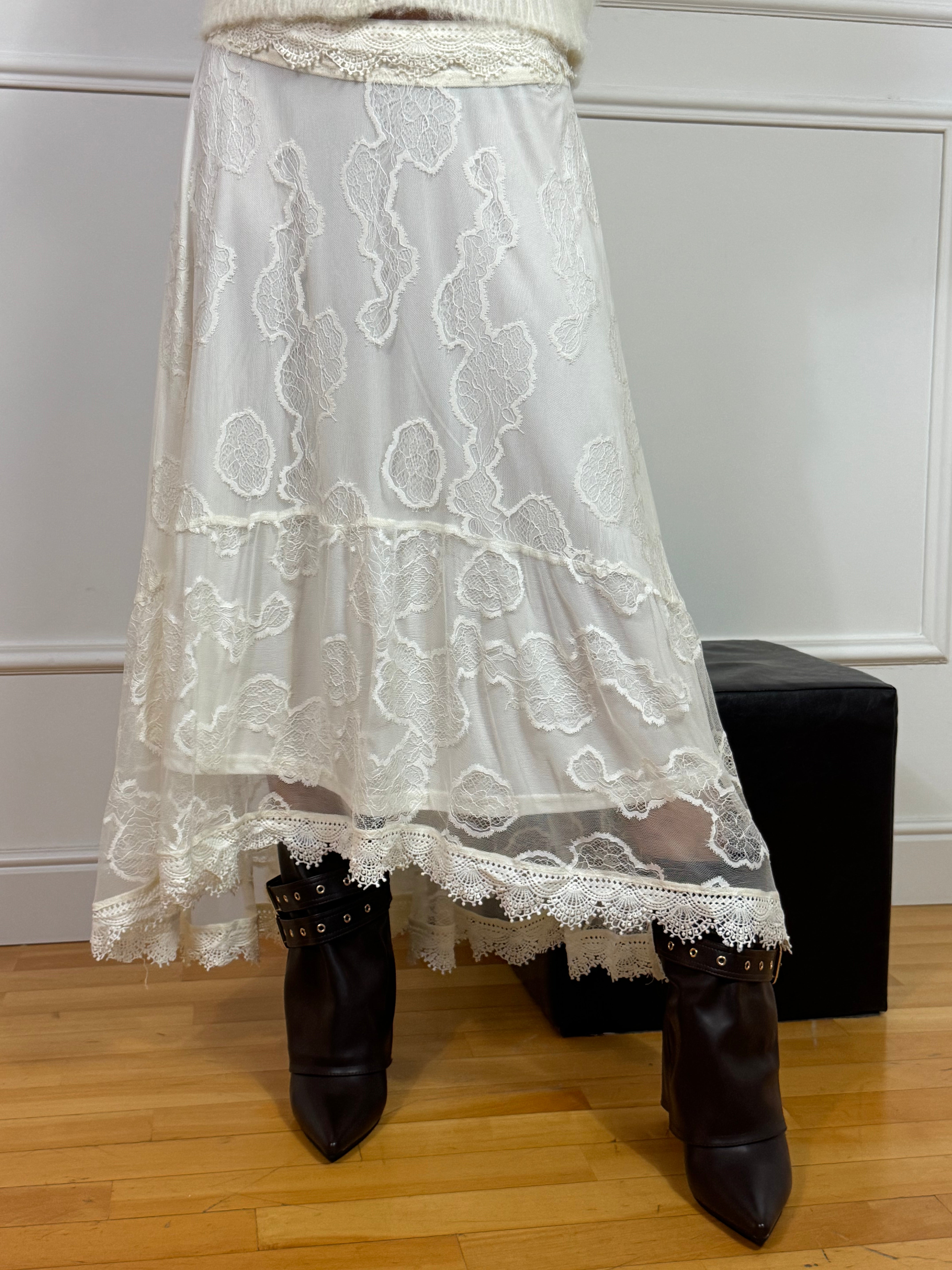 Gonna KONTATTO doppiata in pizzo asimmetrica