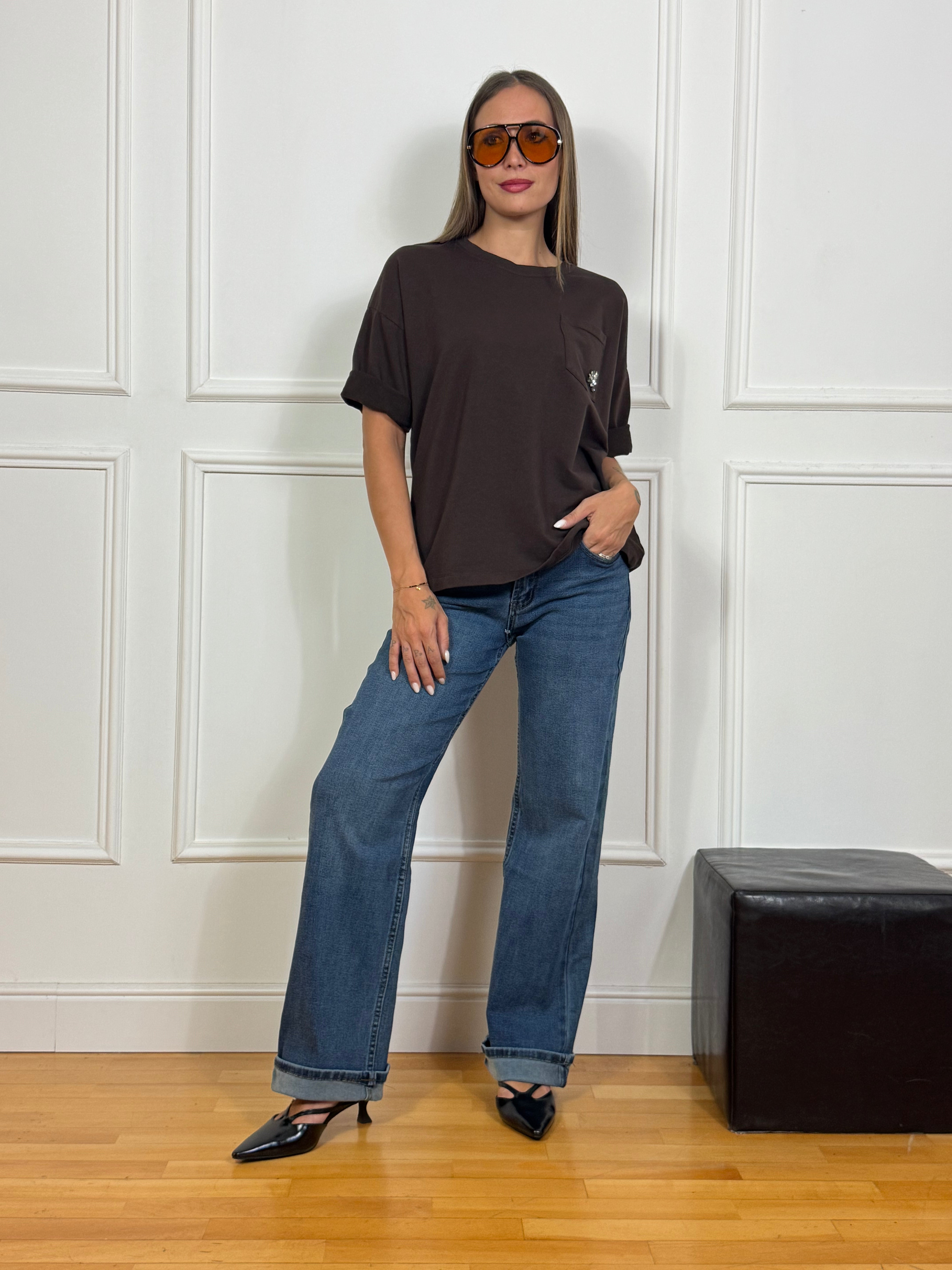 Maglia manica corta Kikisix con taschino e applicazione gioiello