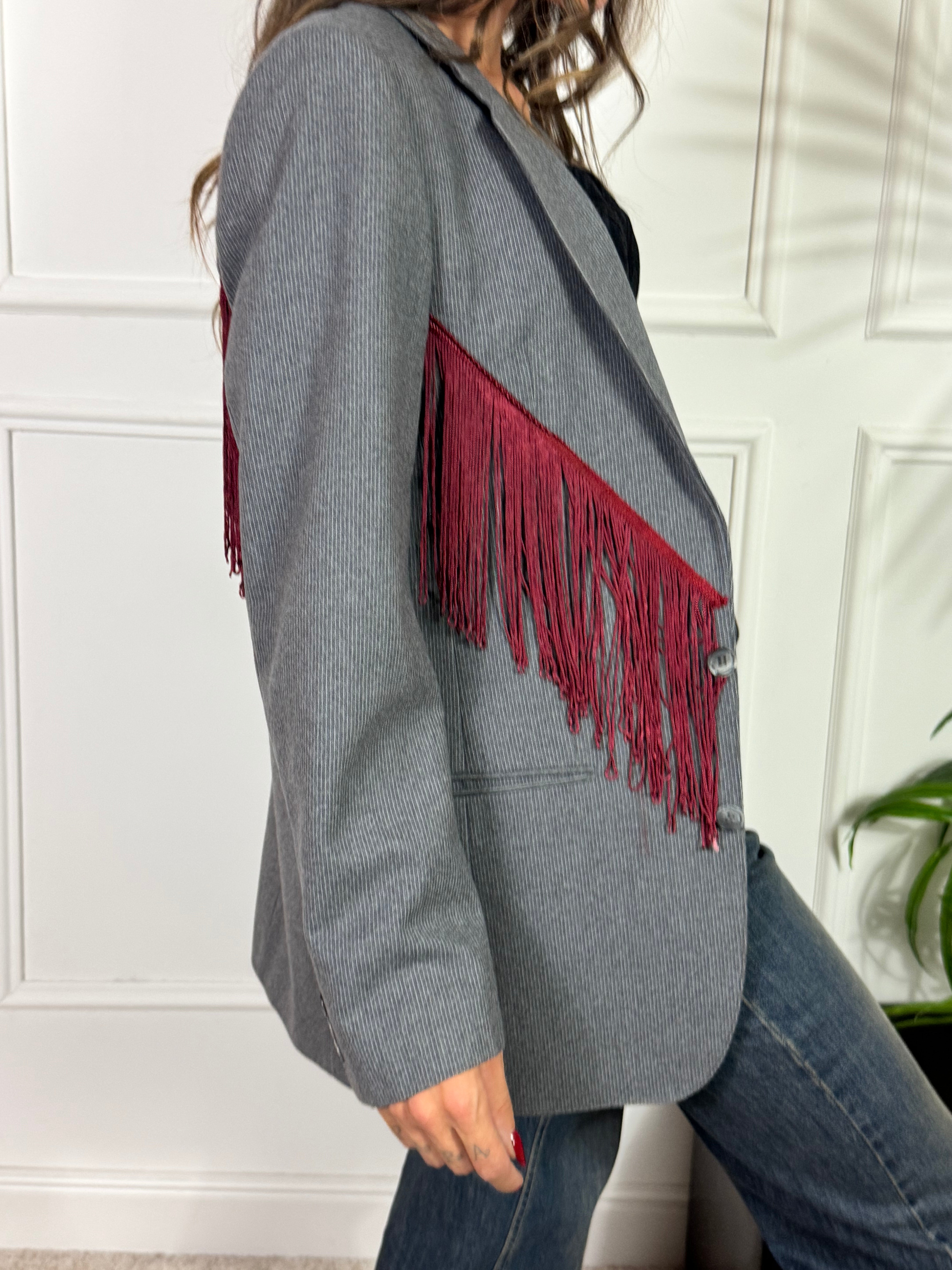 GIACCA VINTAGE Susy Mix GRIGIO MICROGESSATO FRANGE ROSSE