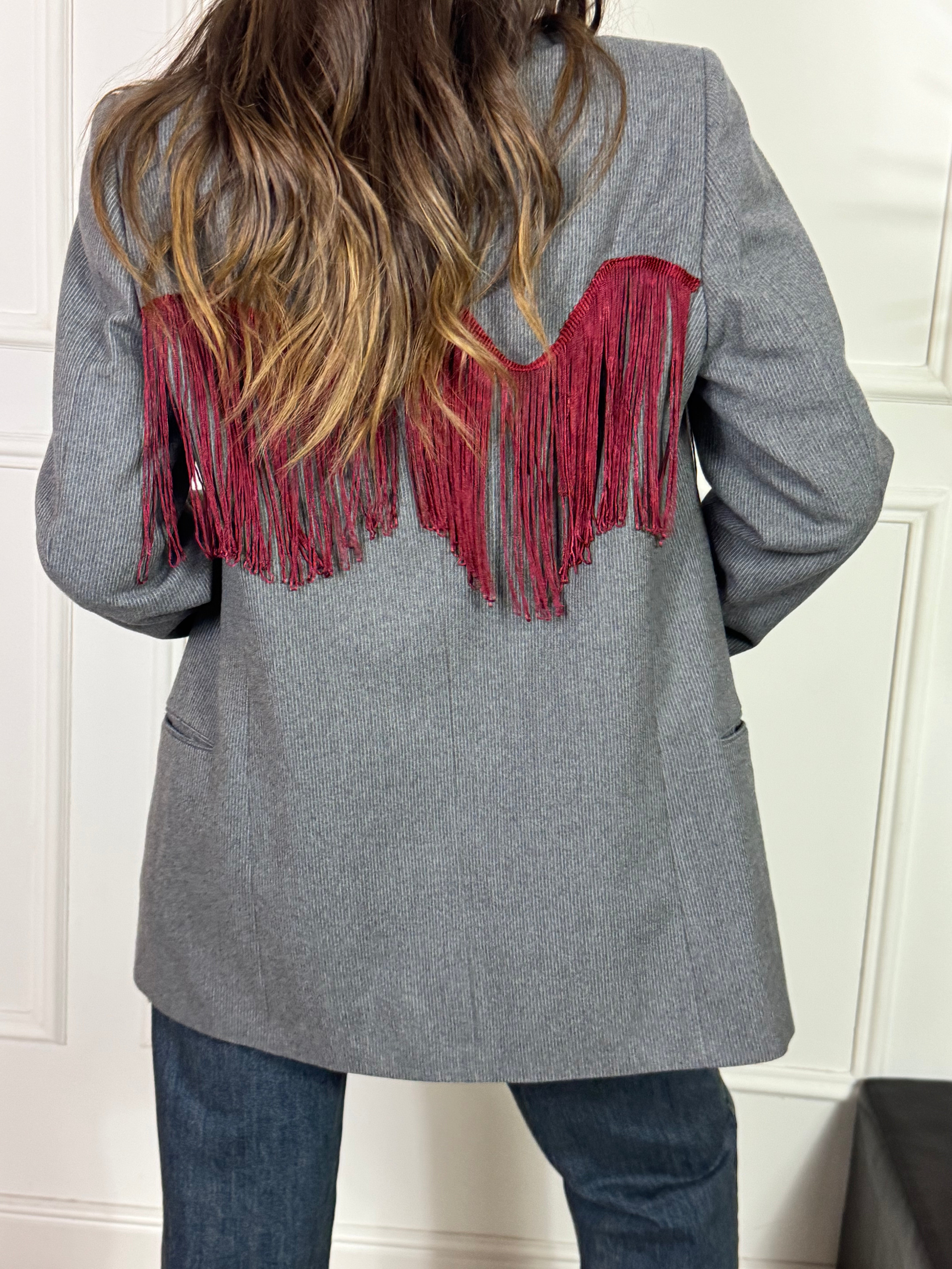 GIACCA VINTAGE Susy Mix GRIGIO MICROGESSATO FRANGE ROSSE