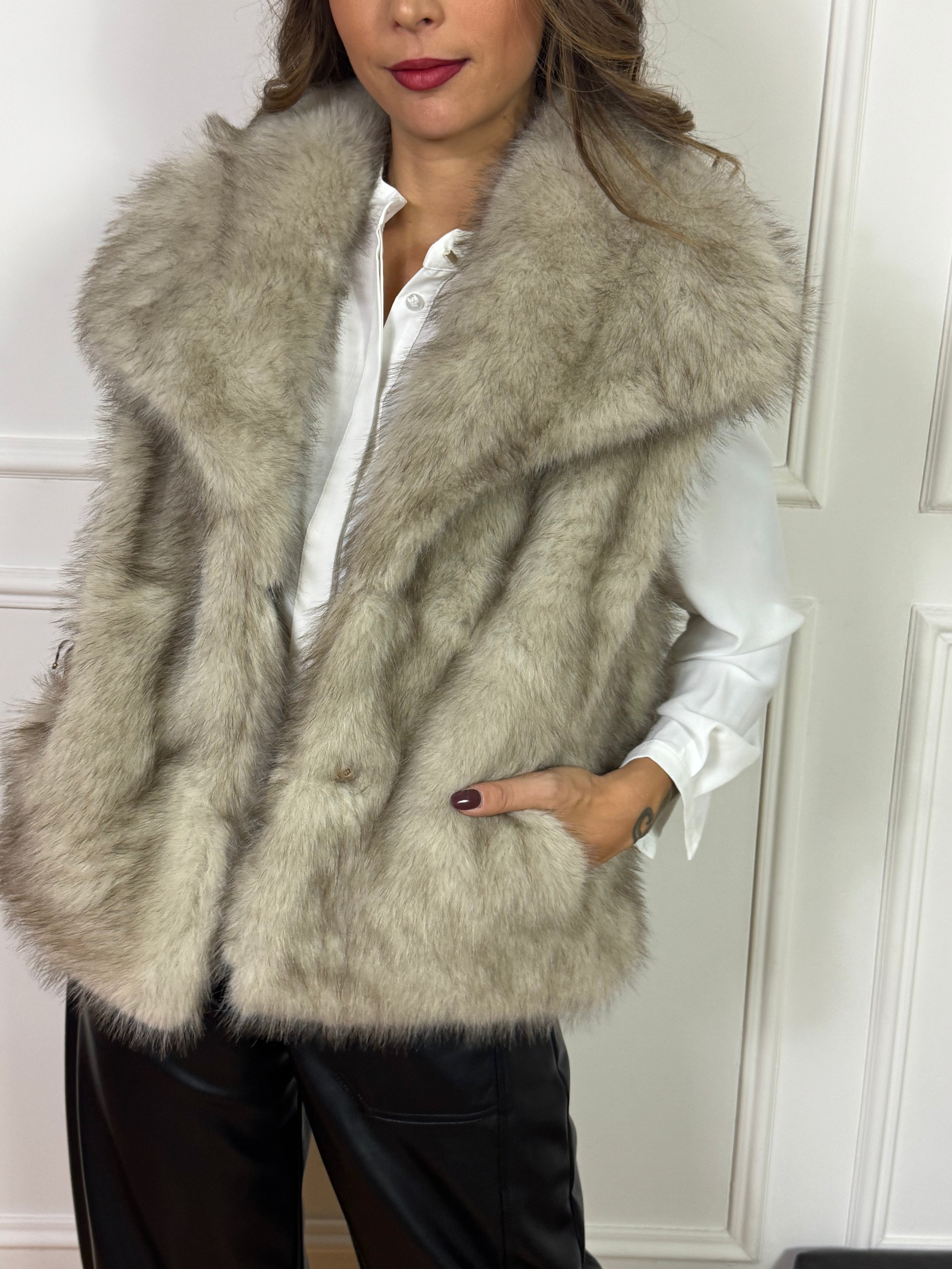 Giacca smanicata in ecopelliccia Susy Mix semplice