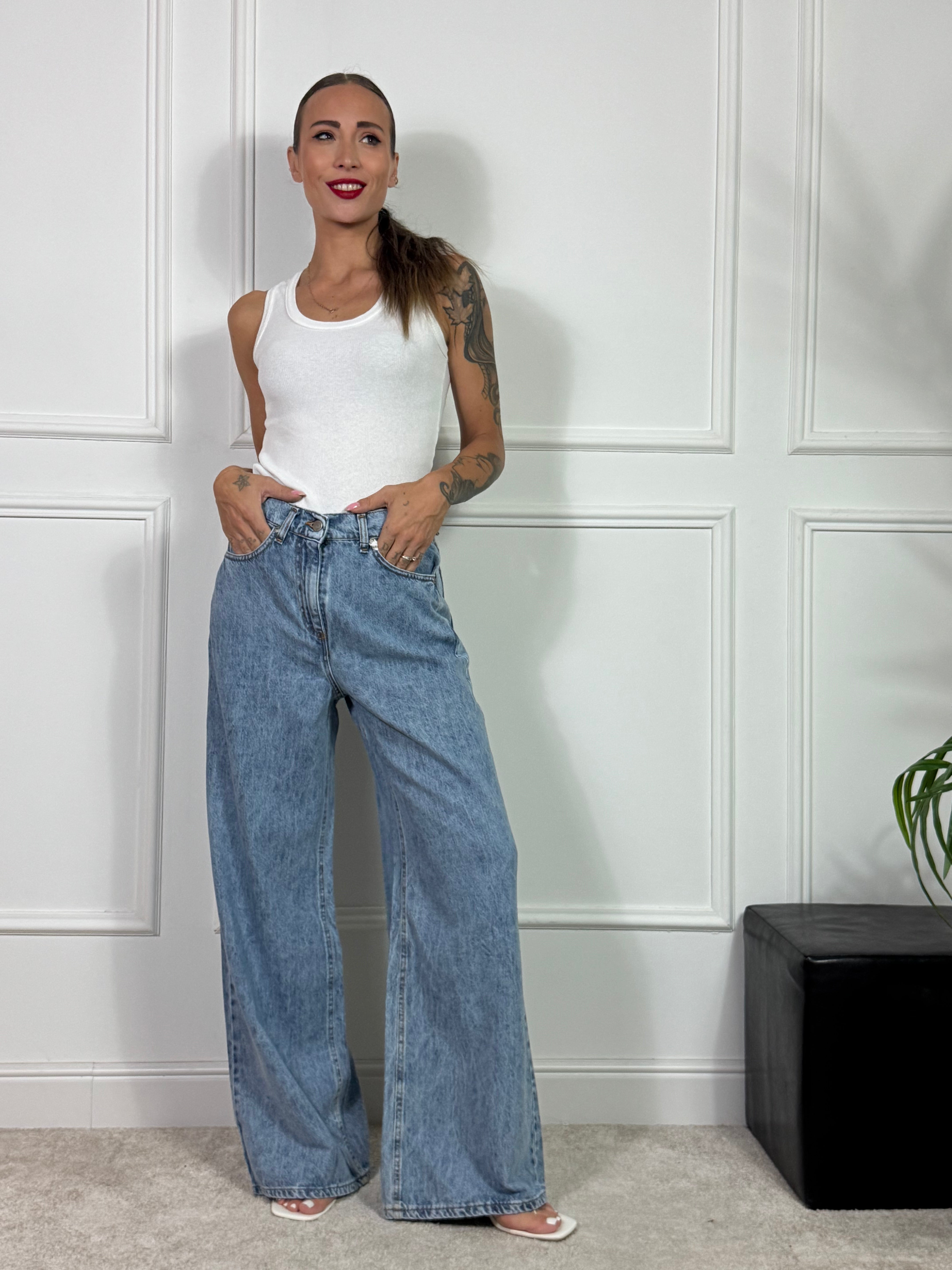 Jeans Susy Mix denim azzurro modello MIKYLV
