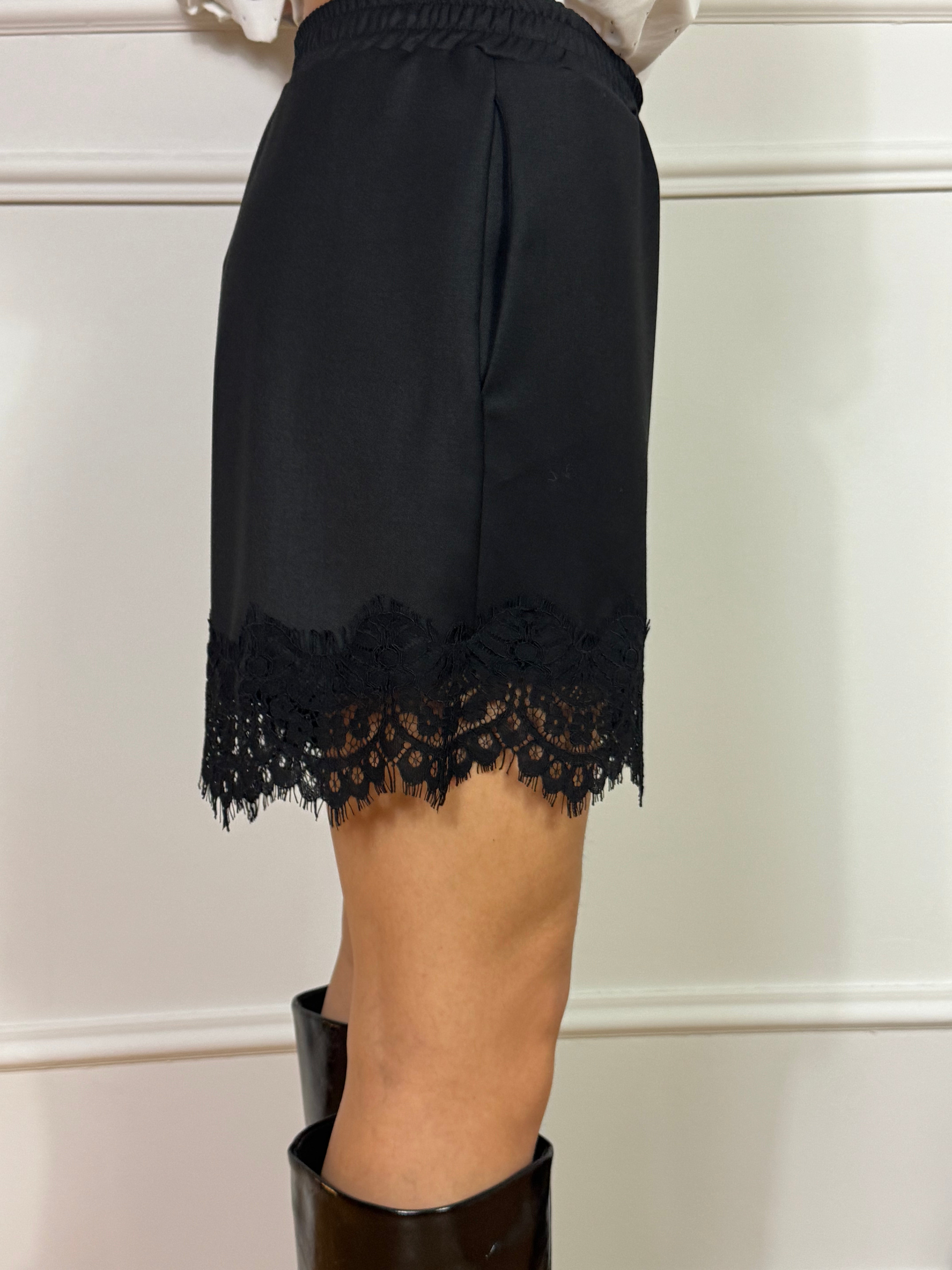 Shorts con bordo pizzo Philia Loft