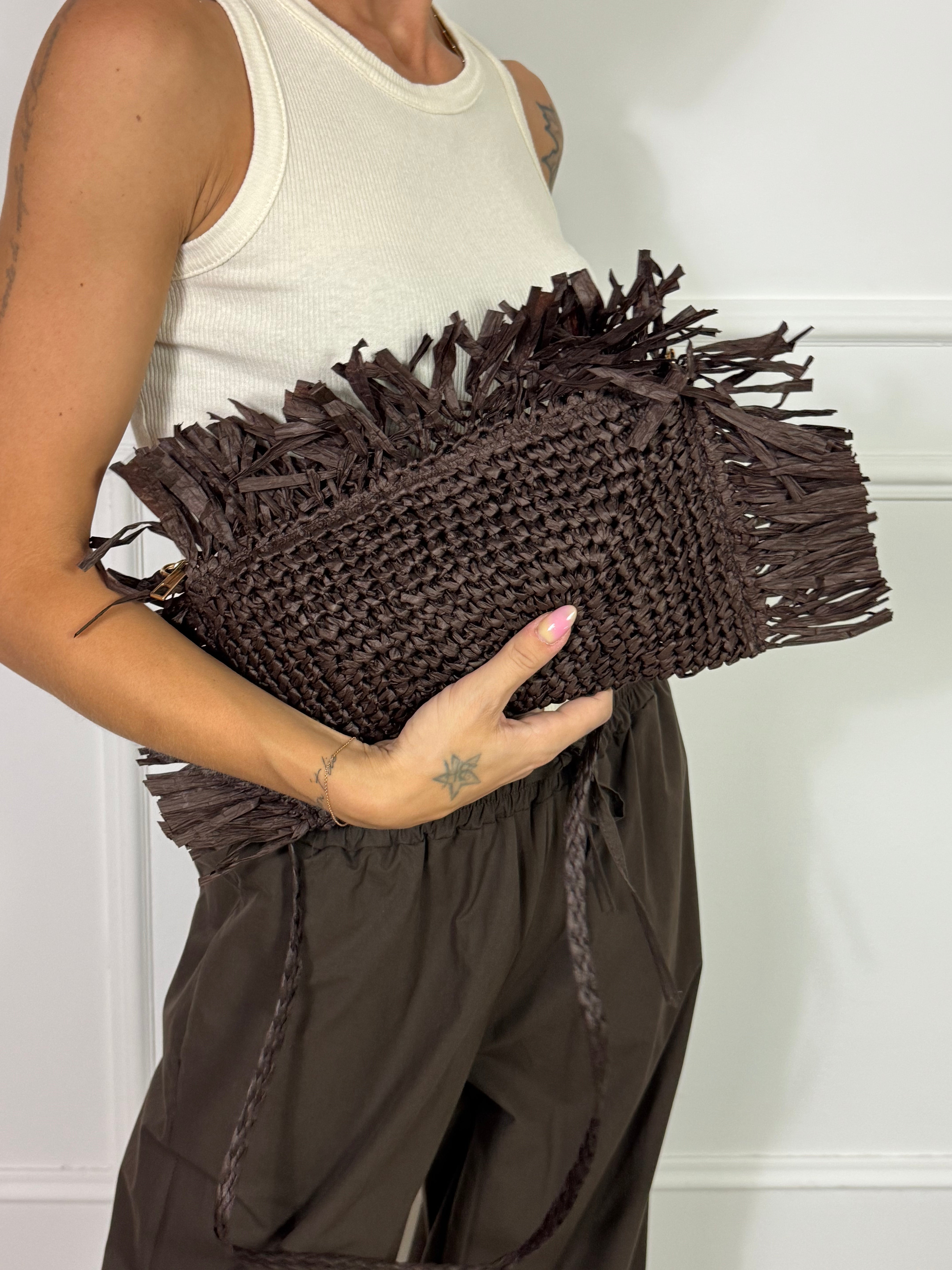 Borsa tracollina / Pochette rettangolare in raffia con frange