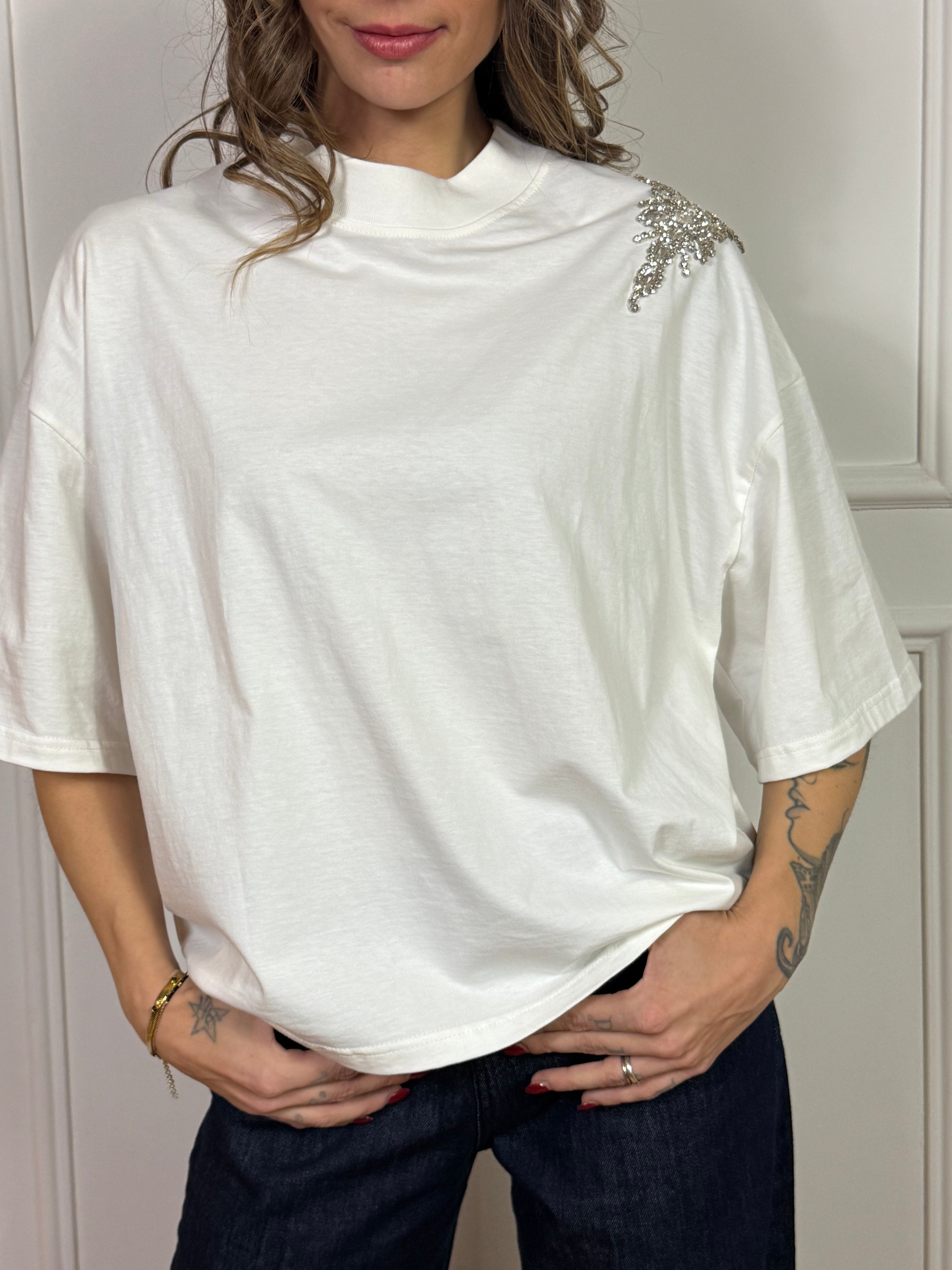 T-shirt Kontatto applicazione gioiello sulla spalla