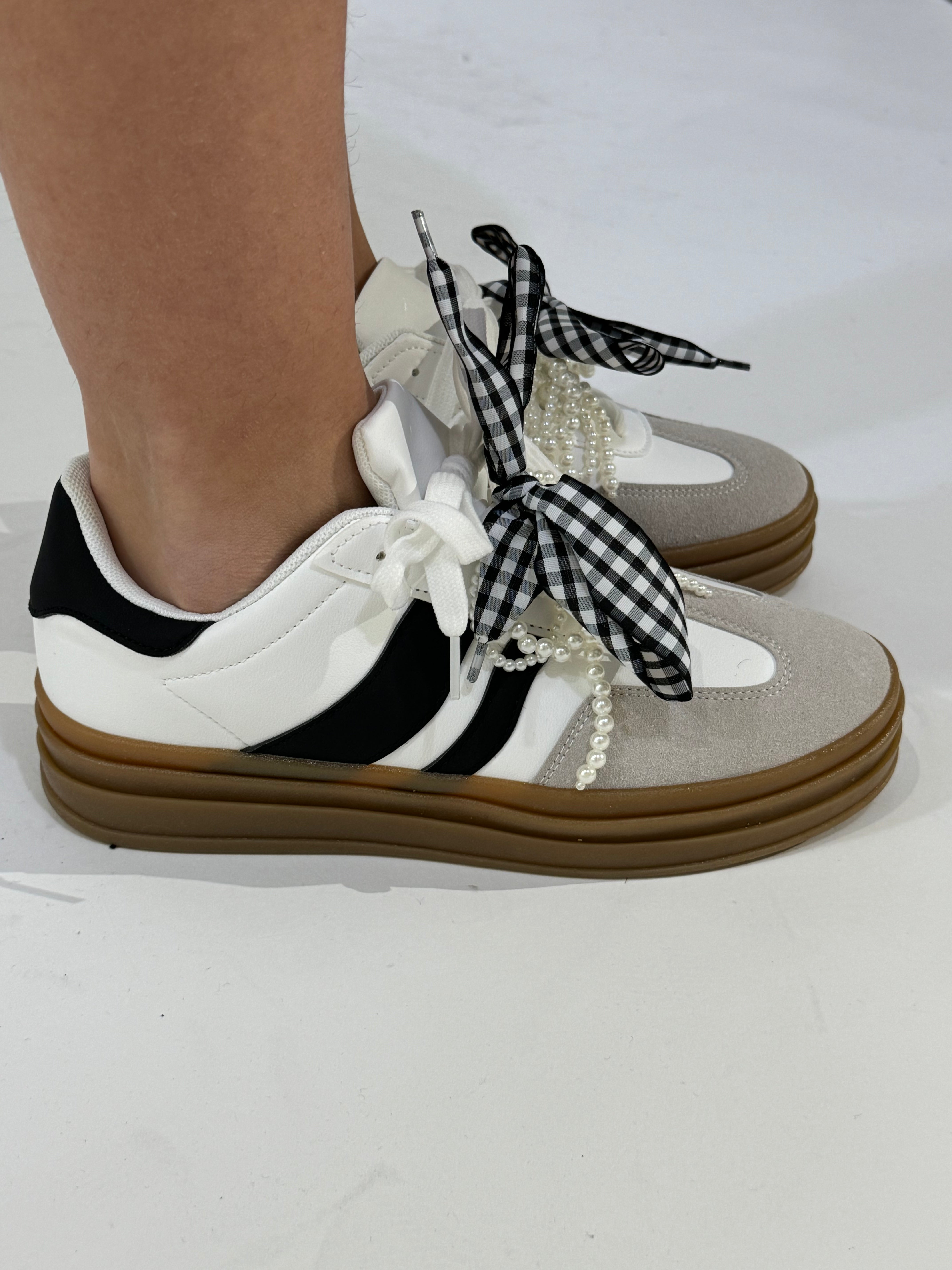 Sneakers platform con fiocco a quadretti vichy e perline