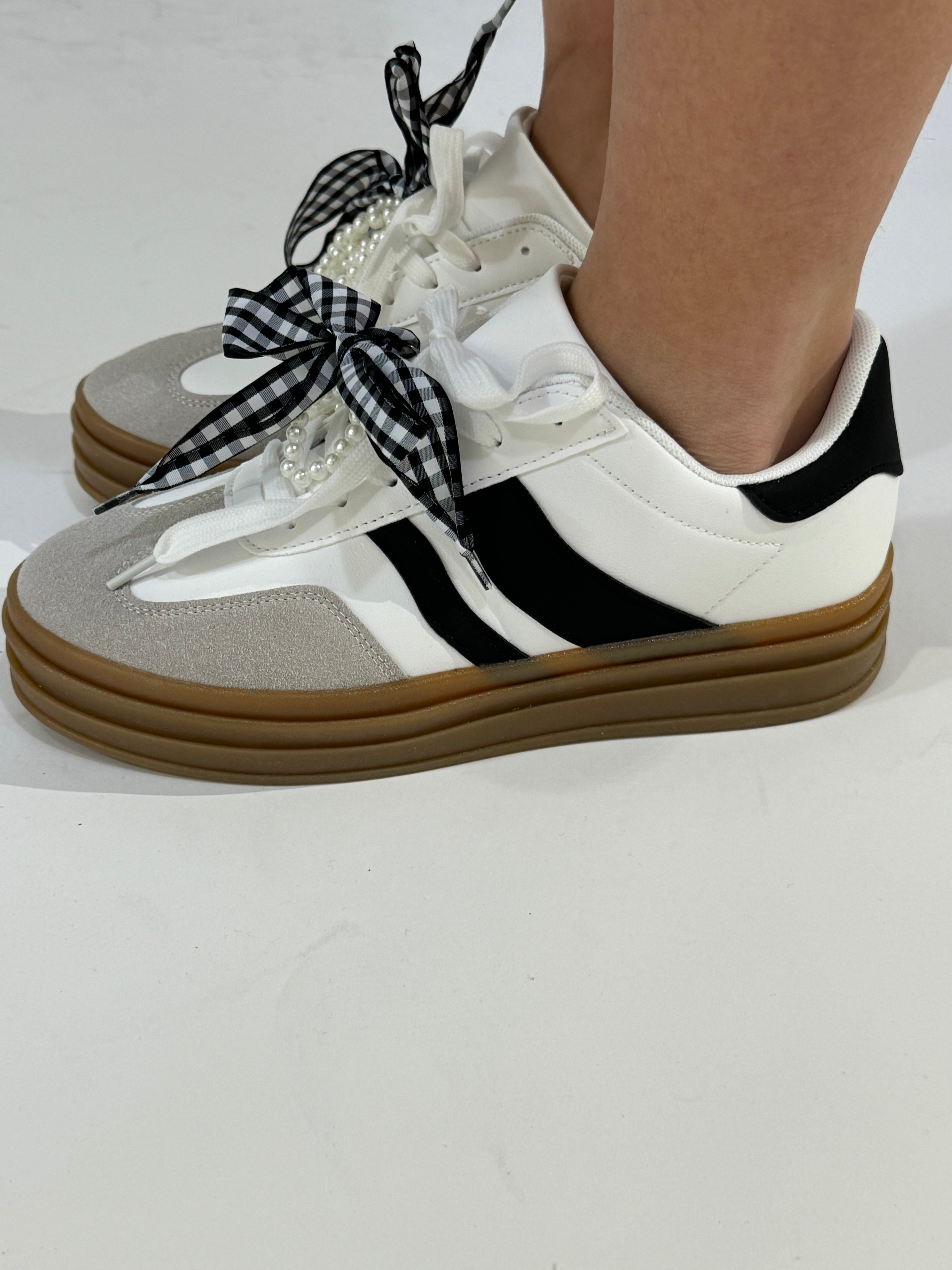 Sneakers platform con fiocco a quadretti vichy e perline