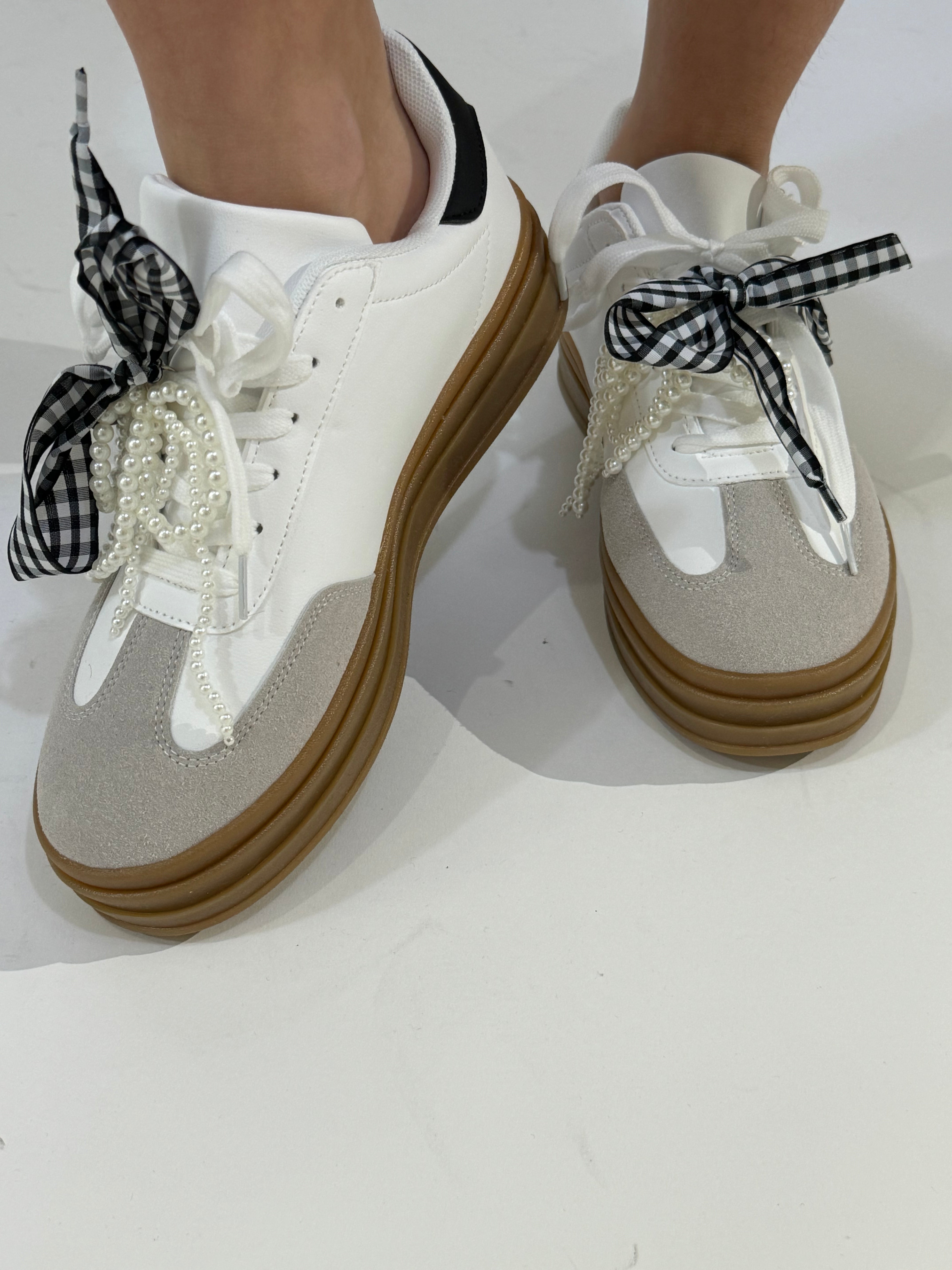 Sneakers platform con fiocco a quadretti vichy e perline