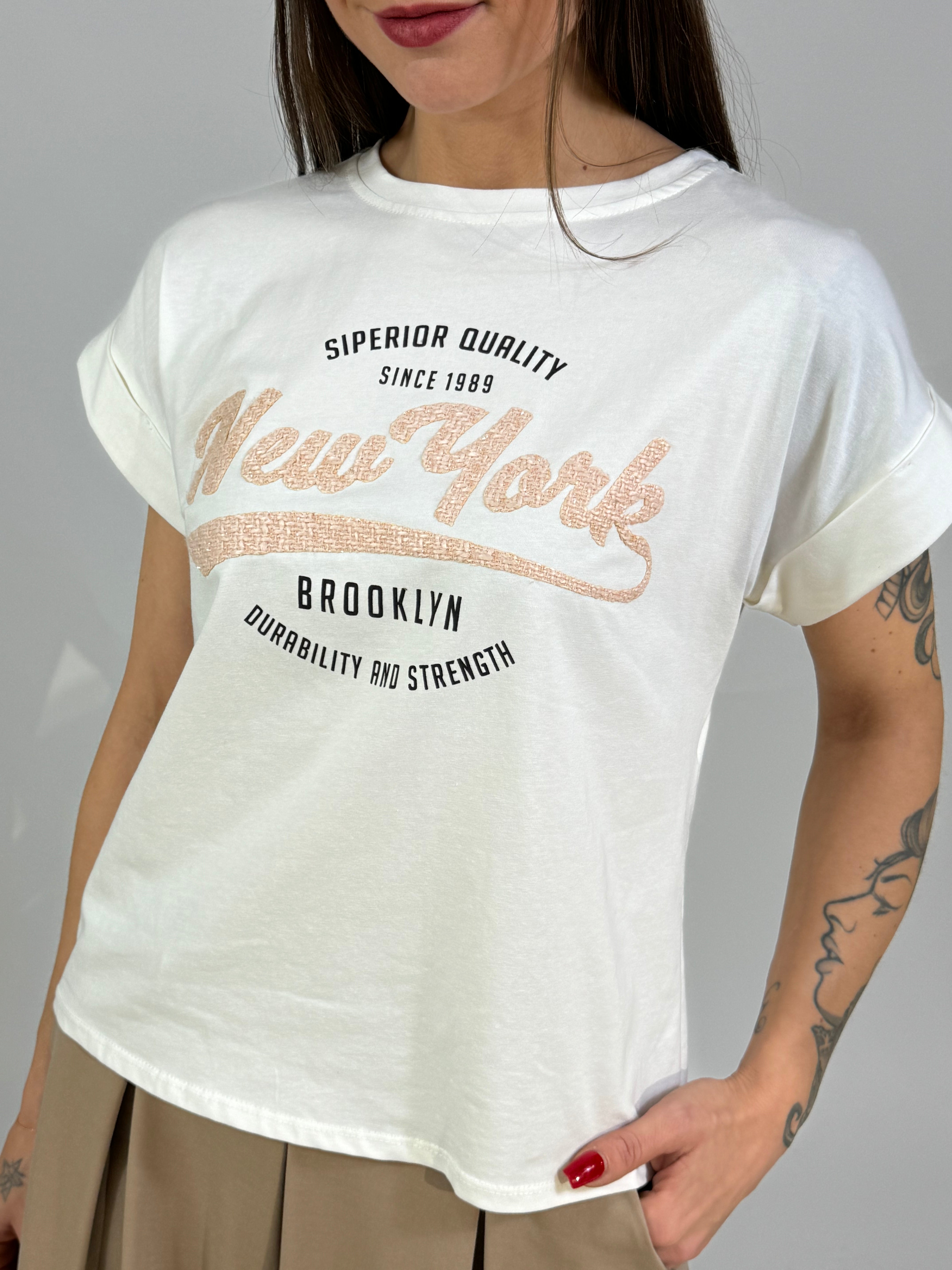 T-shirt VICTORIA ILMH con scritte NEW YORK